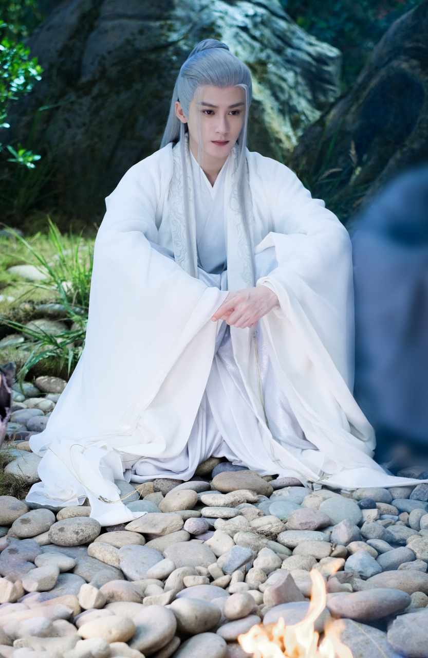 檀健次相柳 76 @檀健次长相思   「九命」大荒柳览纪:  湖畔谈心