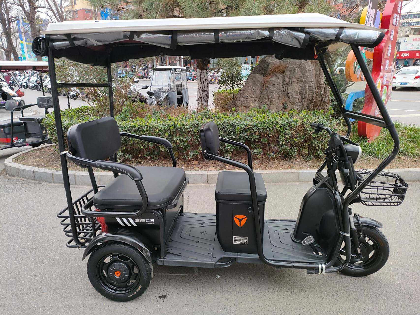 新到精品雅迪c3最大号休闲三轮电动车,2.