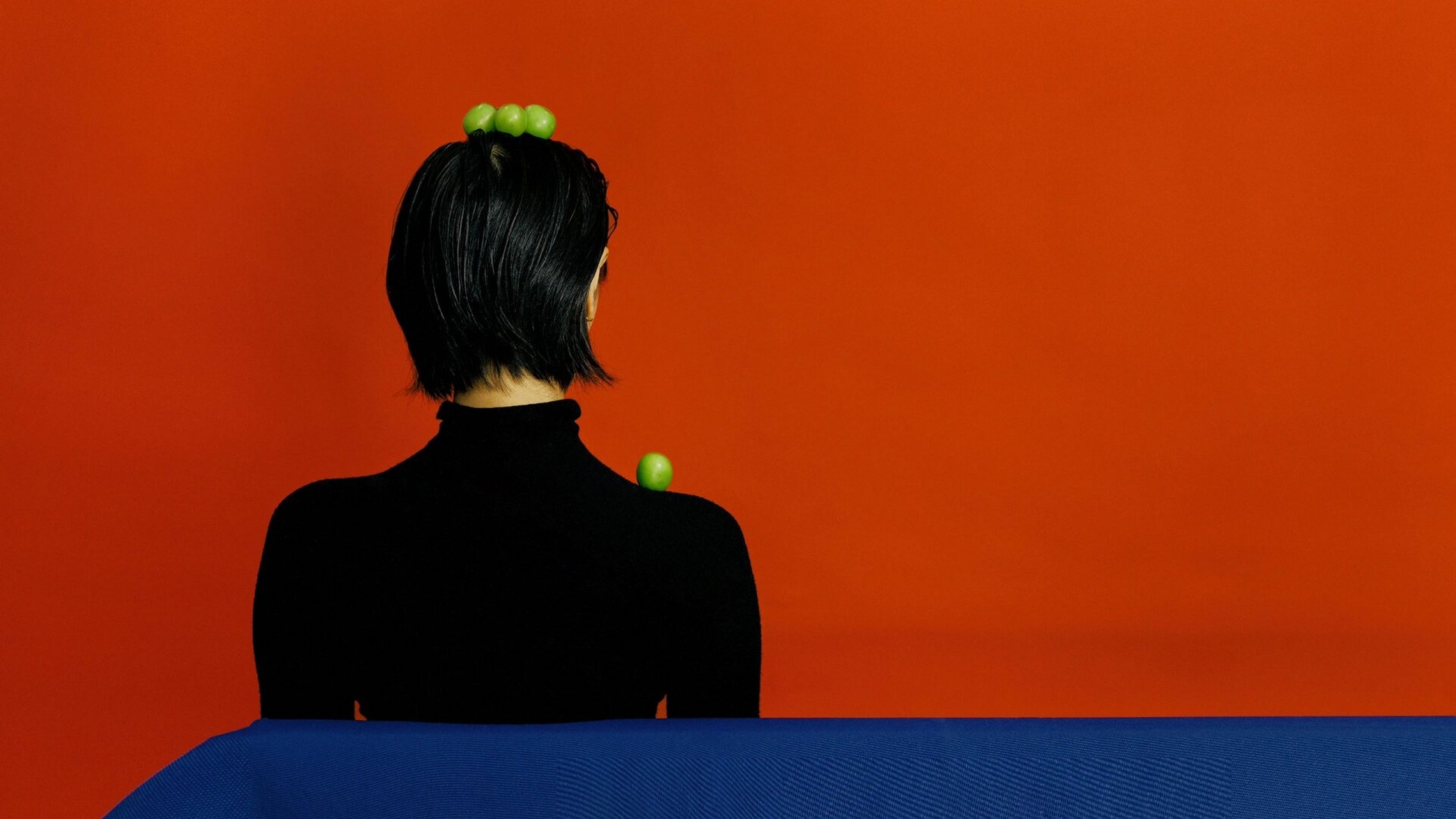 在审美上的配色《红绿蓝》9308杂志感复古写真 一组红绿蓝撞色