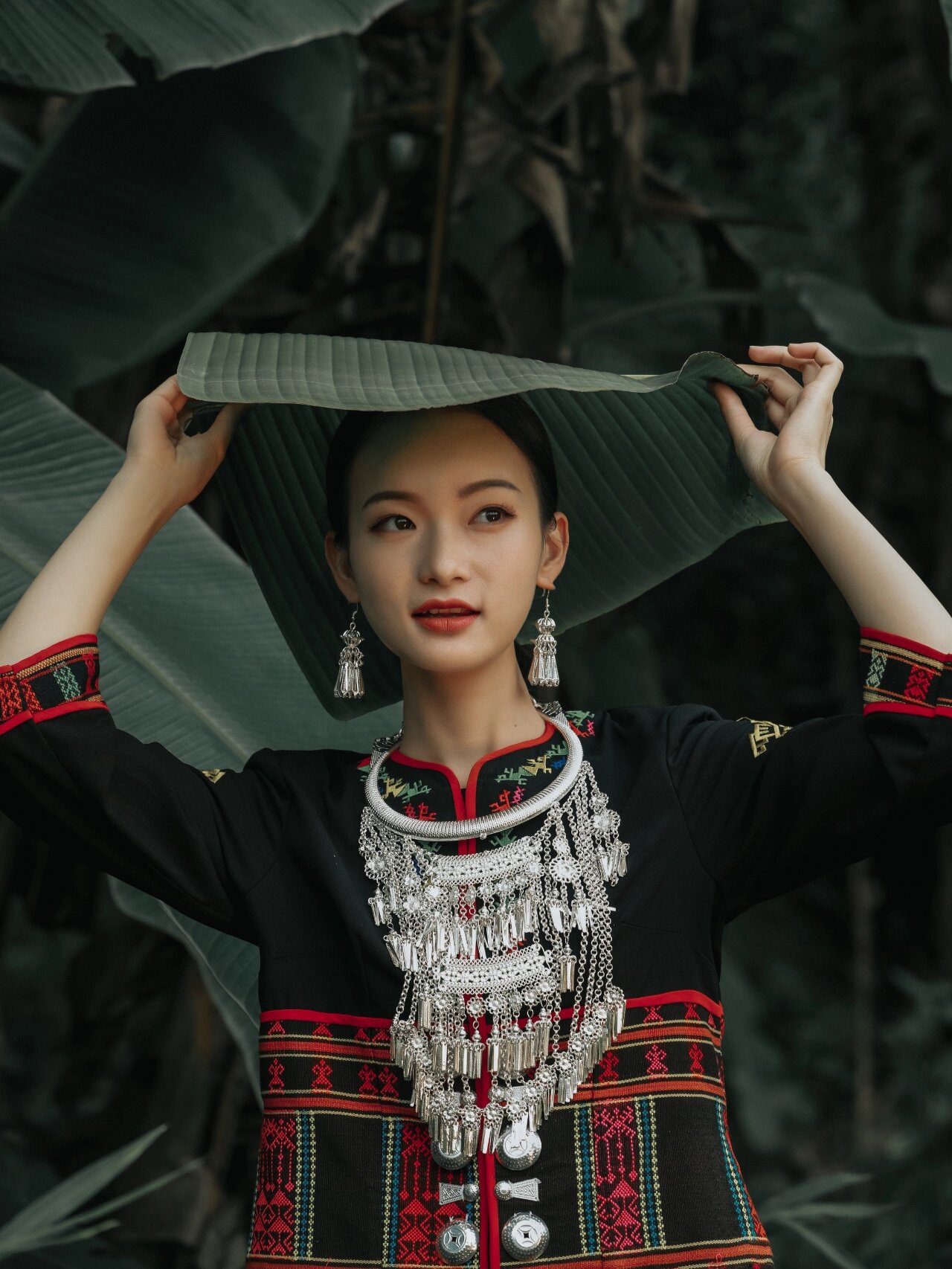 10黎族| 服饰黎锦记录着族人的繁衍生息 7815黎族简介: 黎族聚居