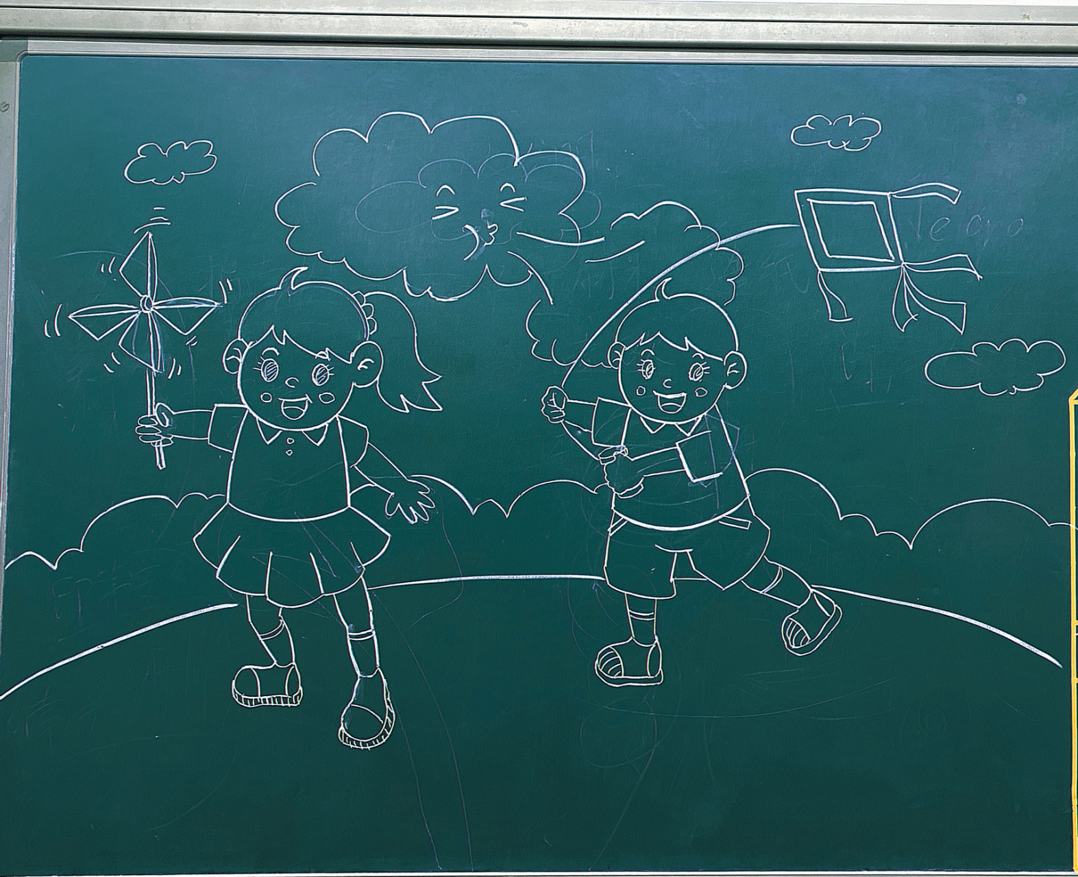 粉笔画黑板画|人教版小学美术《风来了》2张