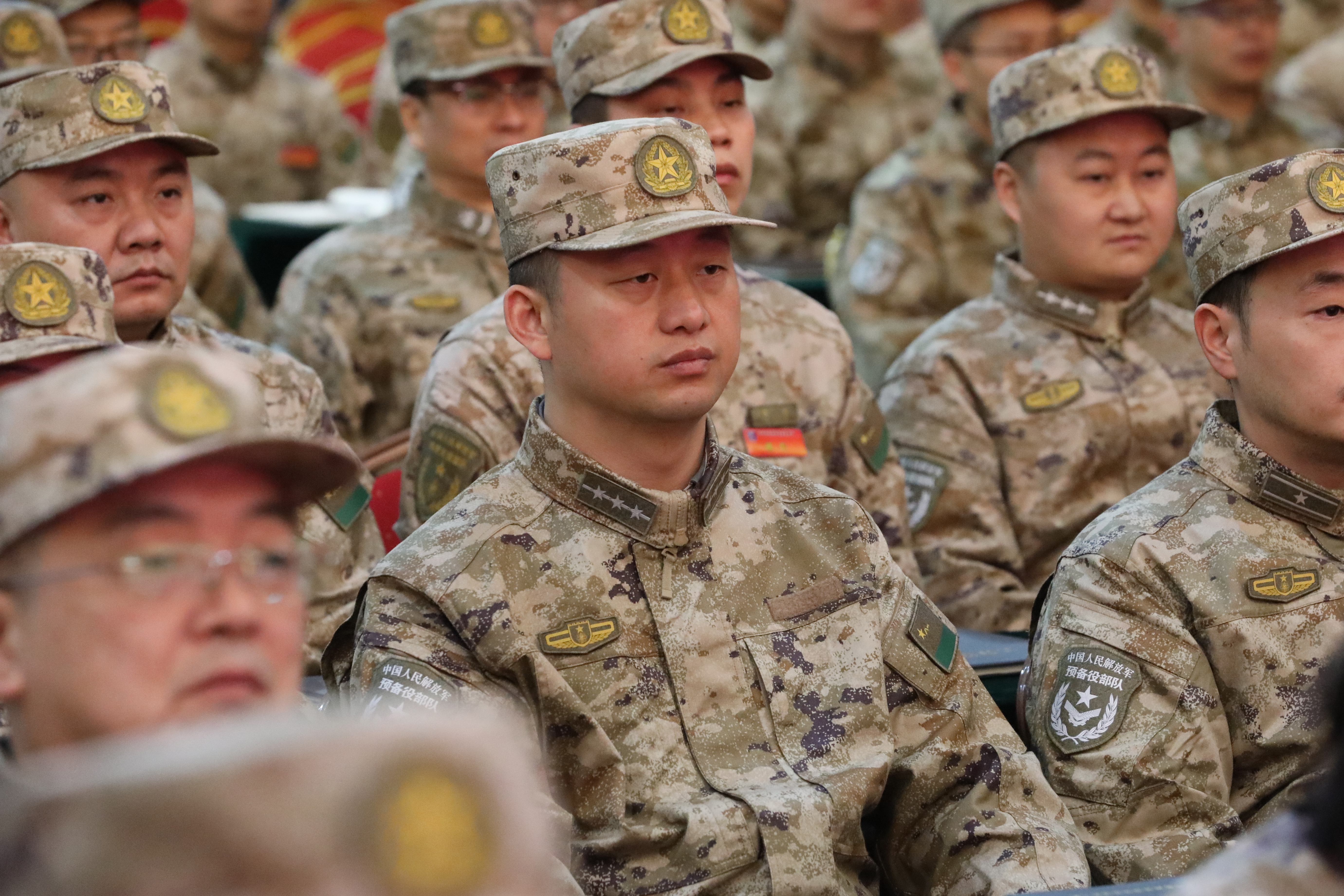 近日,信息支援部队驻渝某部举行预备役人员入役训练开训动员会,参训