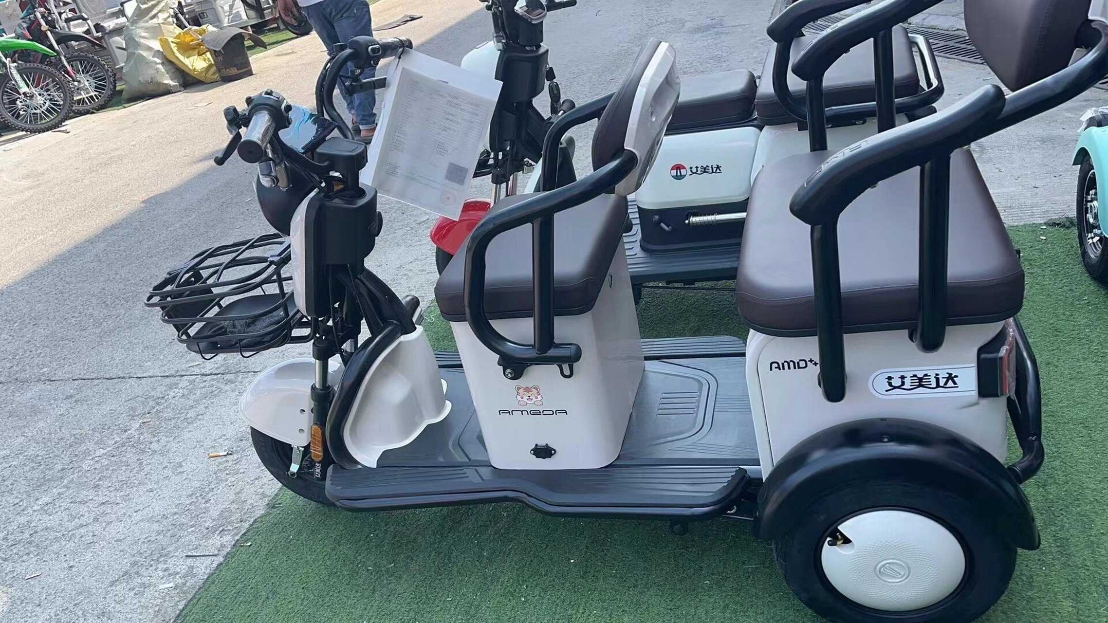 艾美达休闲三轮车,郑州市高新区总代理 艾美达休闲三轮车开学季活动