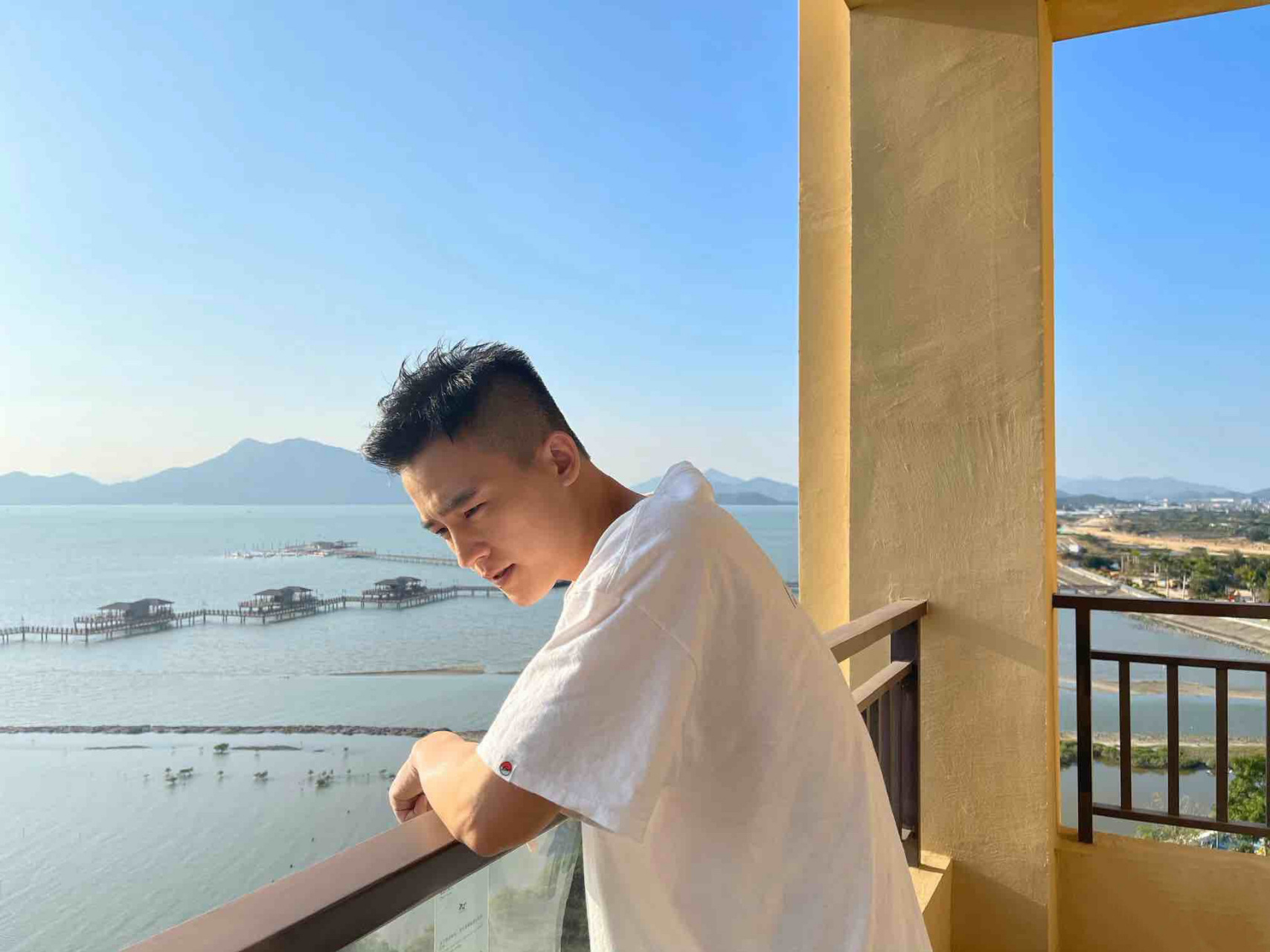 手机壁纸 聊天背景全是欧豪了 帅! 	 大家还有没有什么私藏照片?