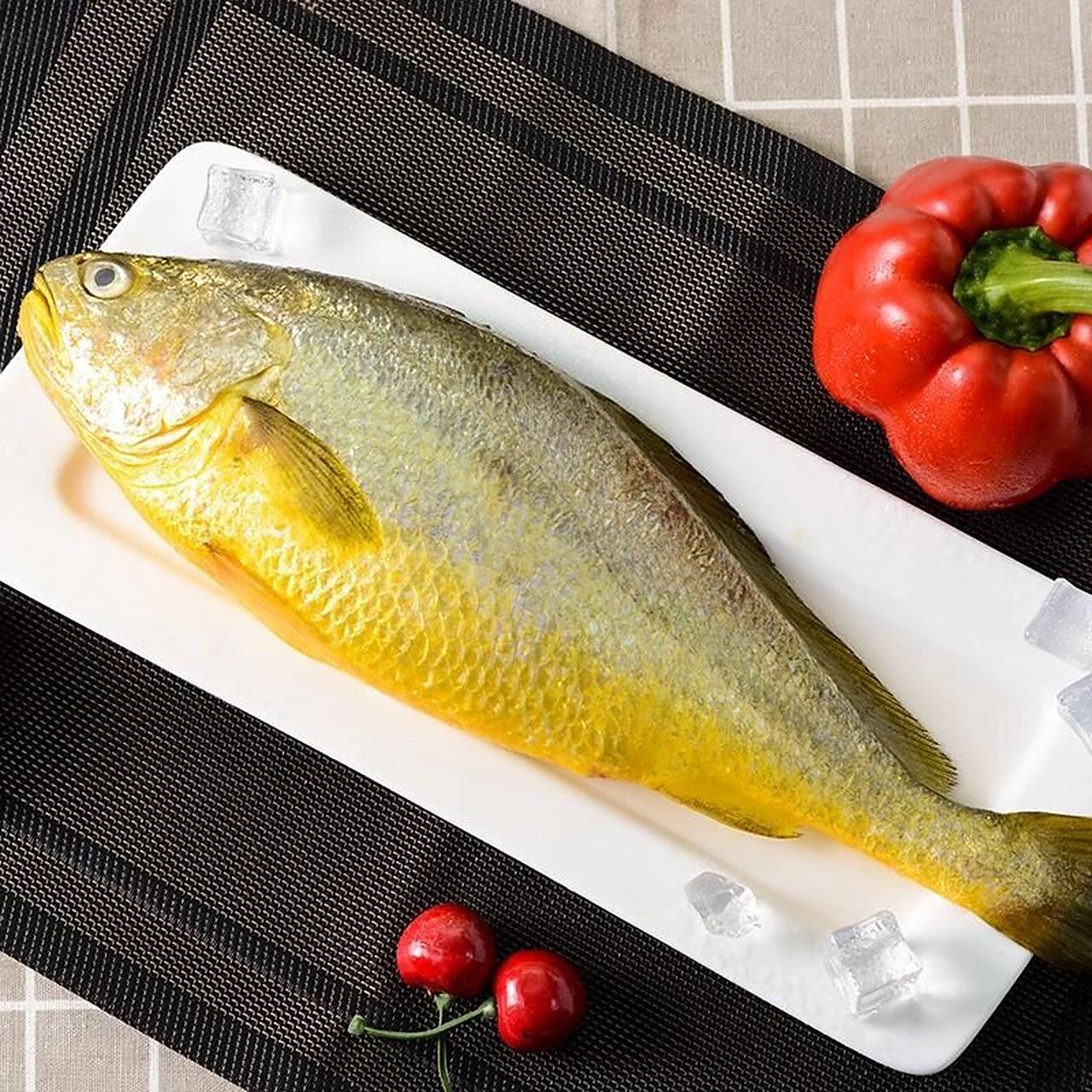 黄花鱼的功效与作用 黄花鱼也叫黄鱼,是石首鱼科黄鱼属