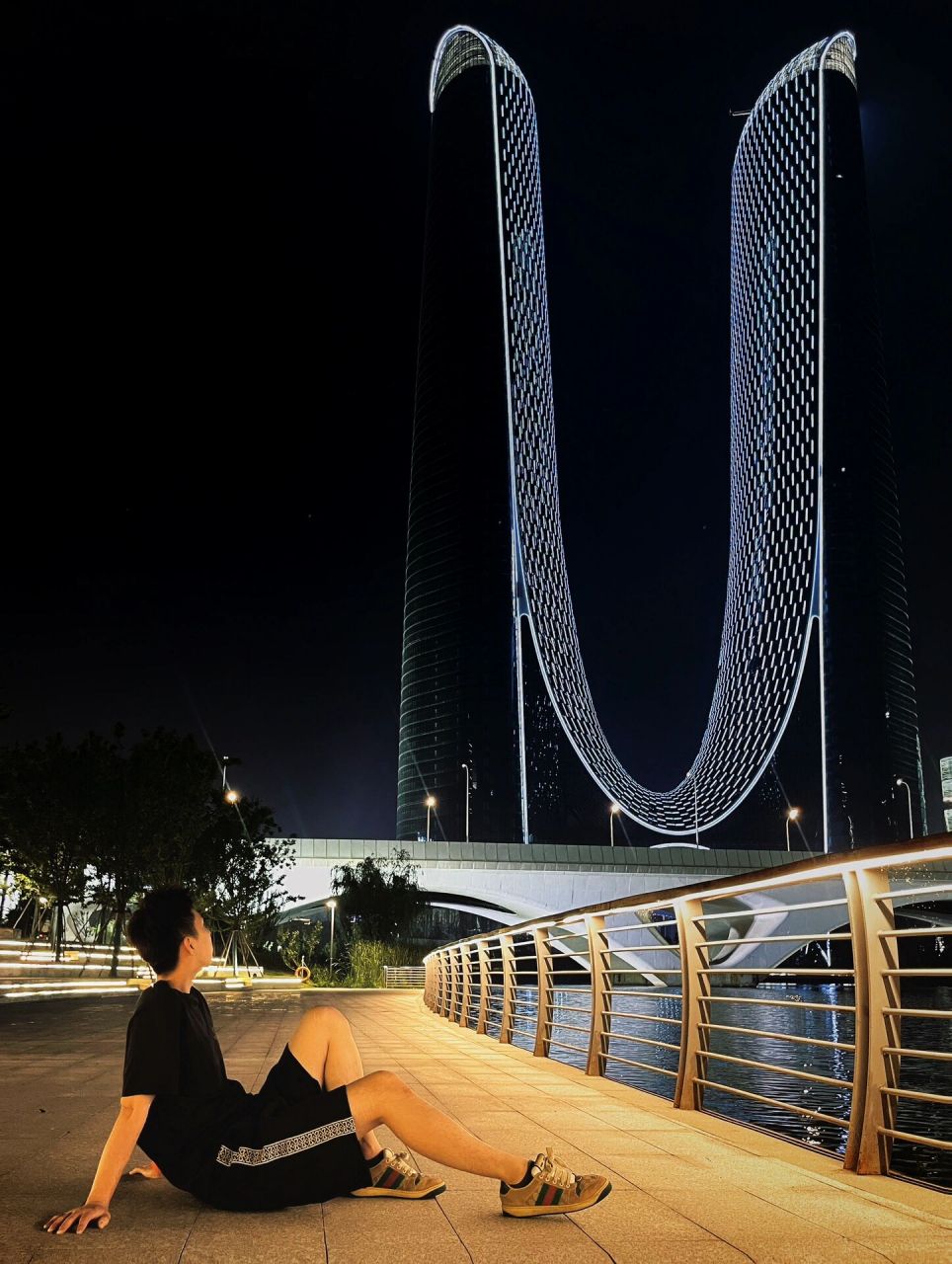 91人少免费… 一个看夜景打卡地标的宝藏公园7415 很长的塑胶