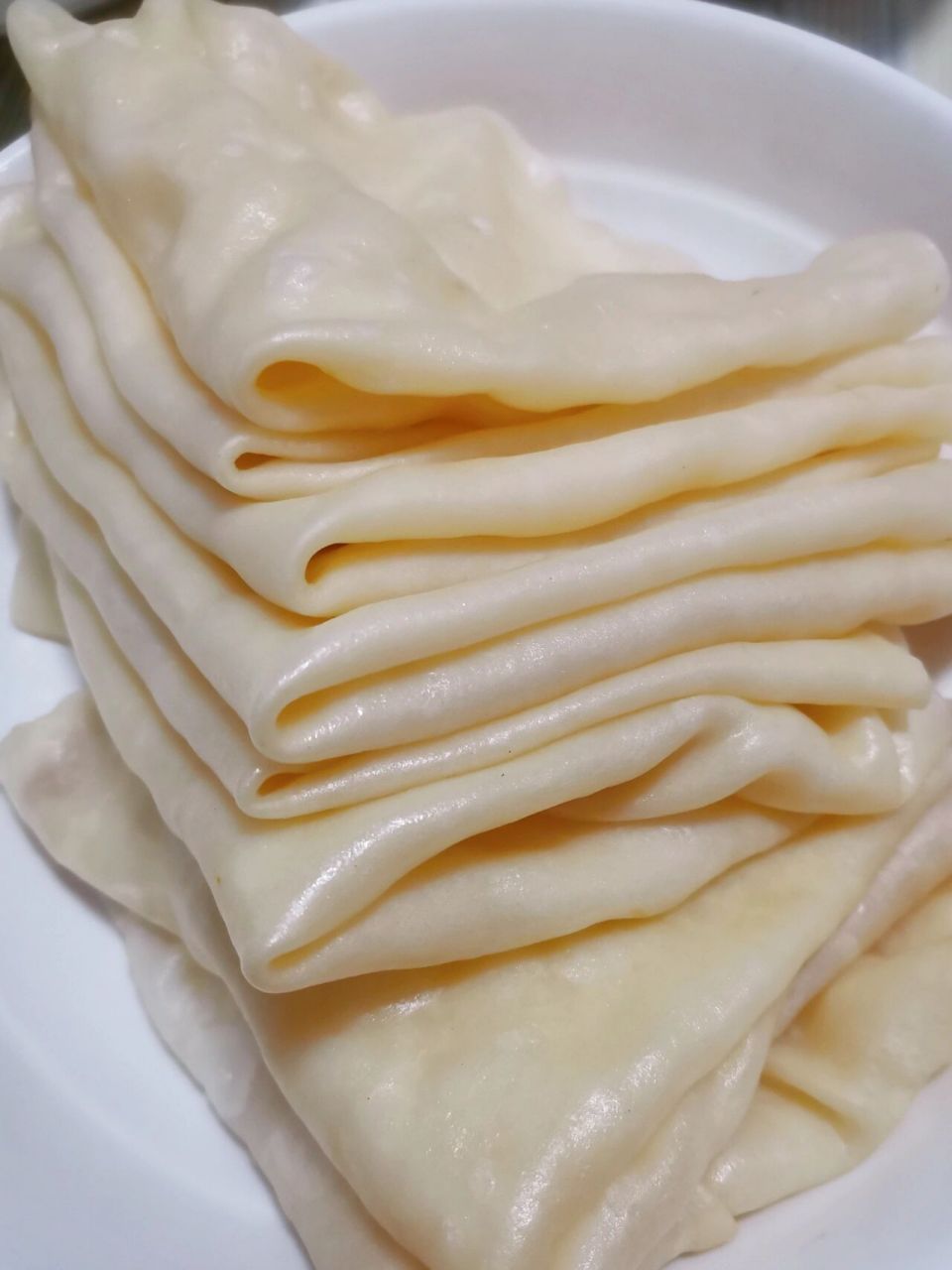 柔软筋道,席卷一切的水蒸饼来了 食材:面粉260g,盐2g,水130g; tips