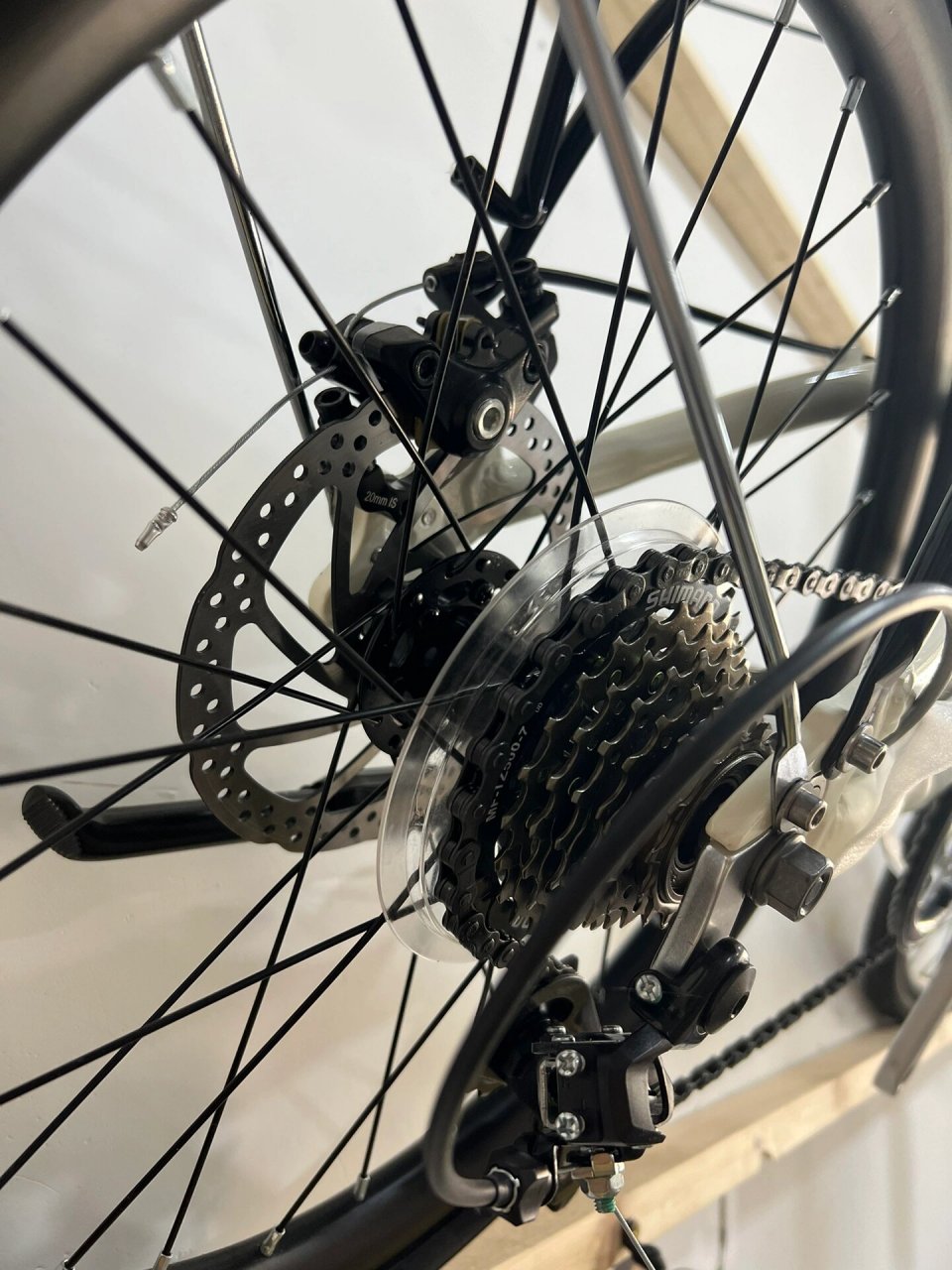 gogobike折叠自行车 给大家介绍一款轻便小巧的折叠自行车,车架采用铝