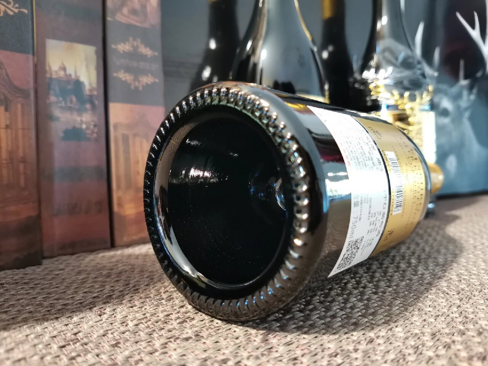 今日份推荐 今日推荐---恺斯堡鹿王恩斯干红葡萄酒 该葡萄酒来自法国