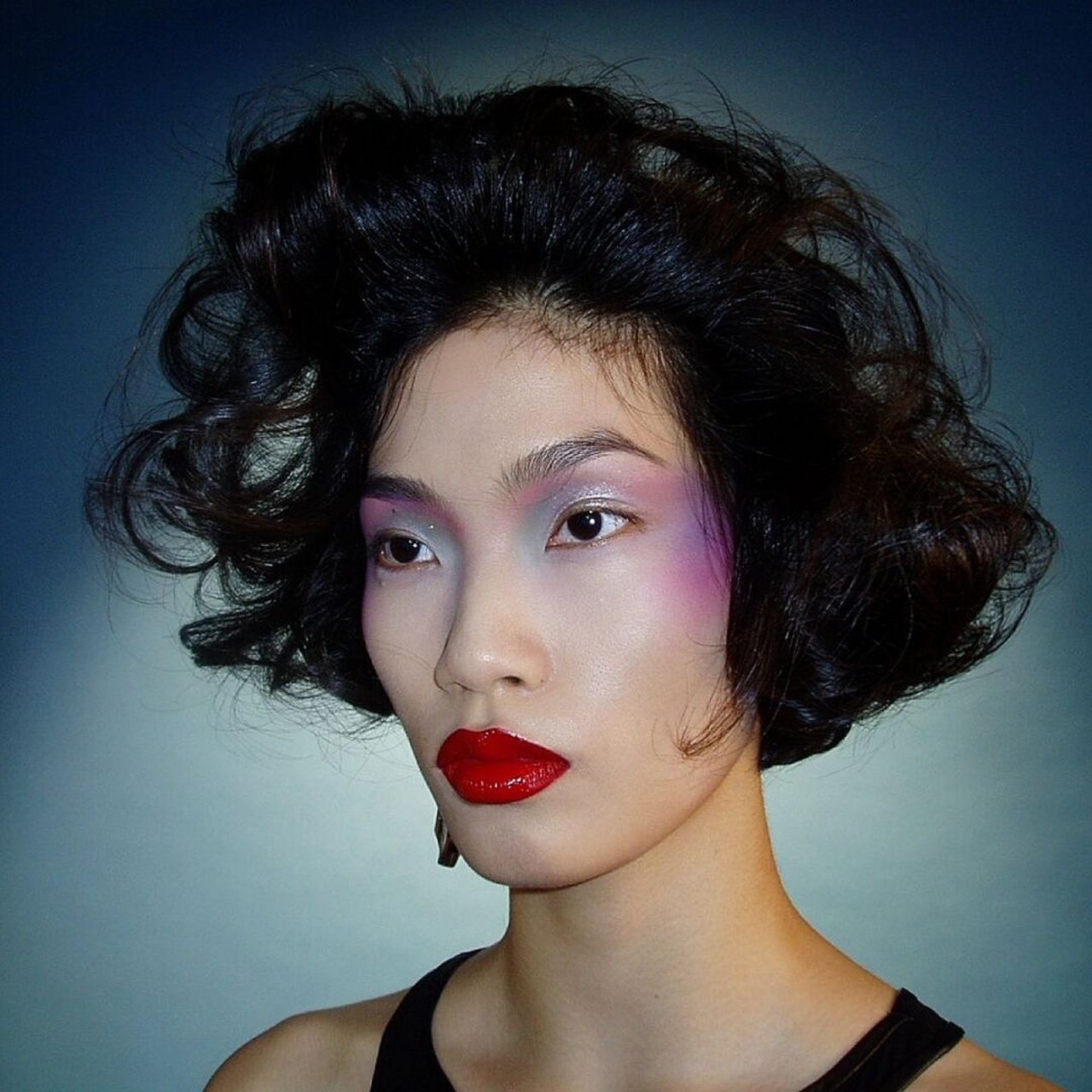 化妆:薛冰冰 发型:文智 主题依然是80年代9290 	 #妆容分享