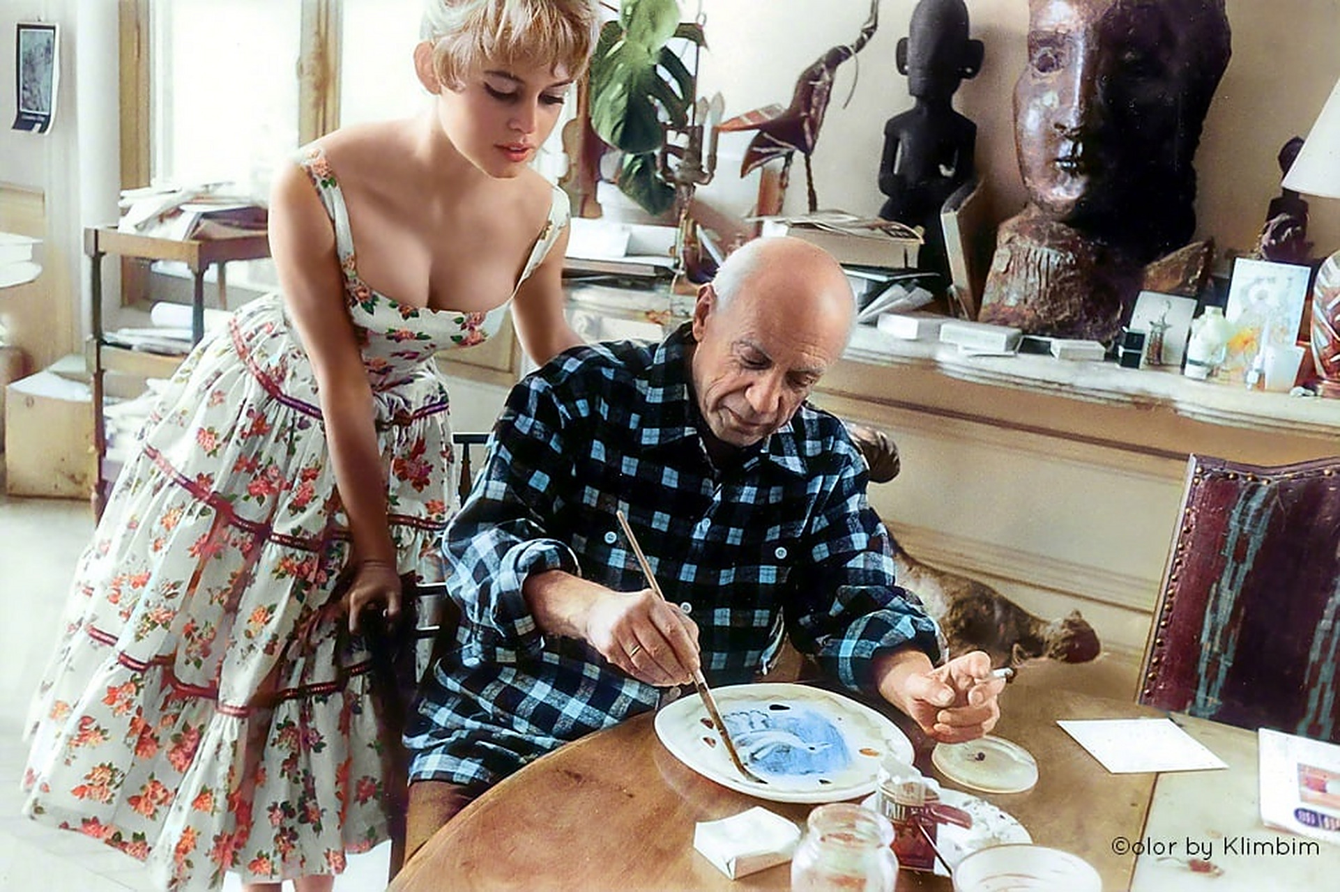 碧姬·芭铎(brigitte bardot)和巴勃罗·毕加索(pablo picasso),1956