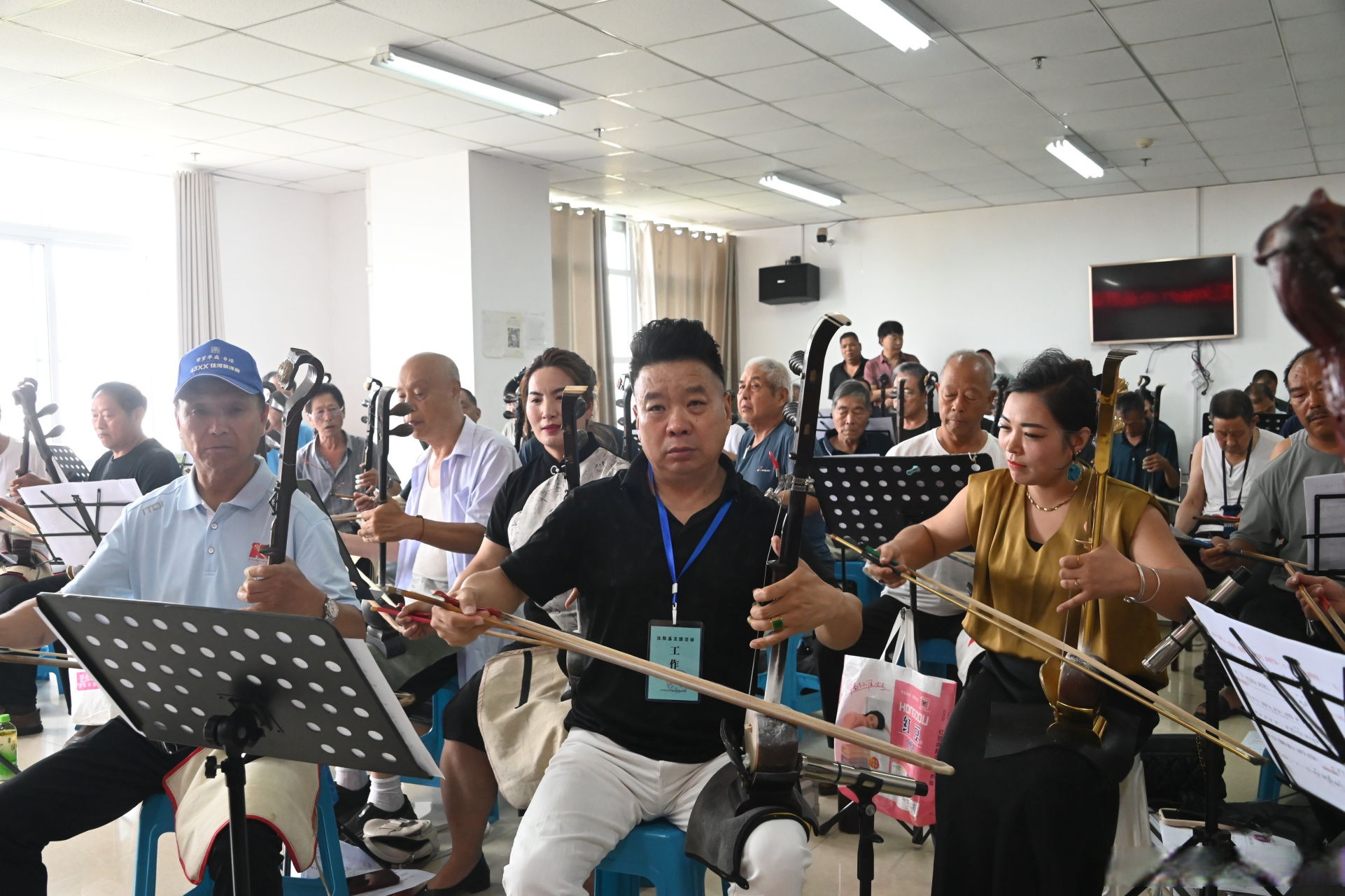 近日,应汝阳县文化馆之邀,洛阳市板胡艺术中心主任刘长江莅临汝阳县