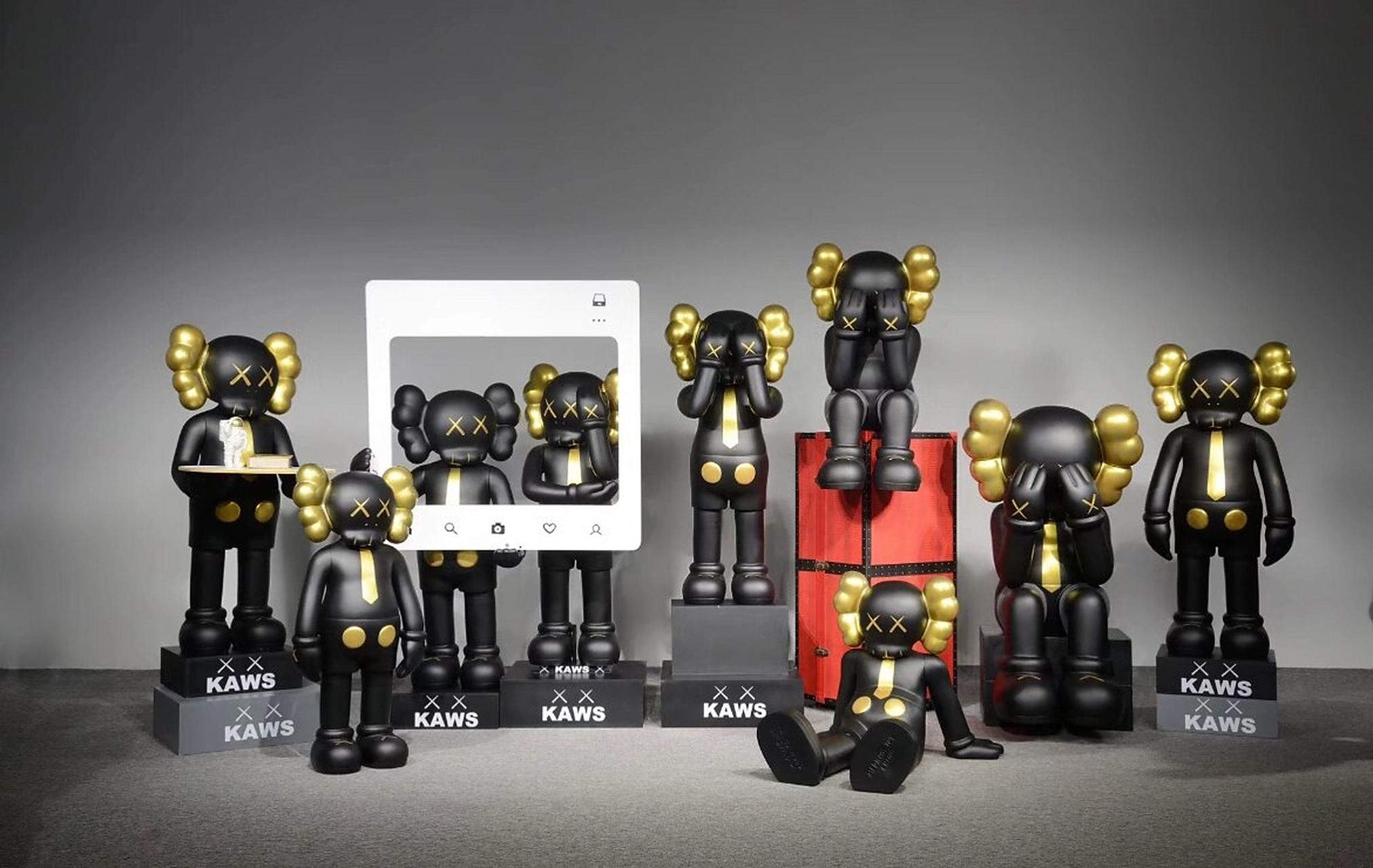 kaws 人气公仔雕塑厂家定制摆件
