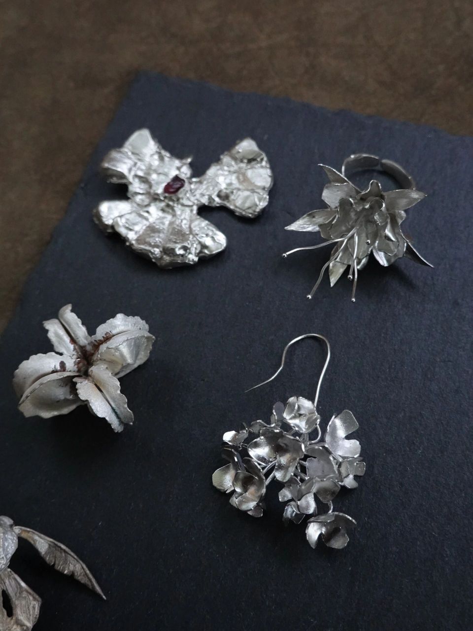 一些首饰金工课上的学生作品 四月金工课上的部分课堂作品们～ 都是