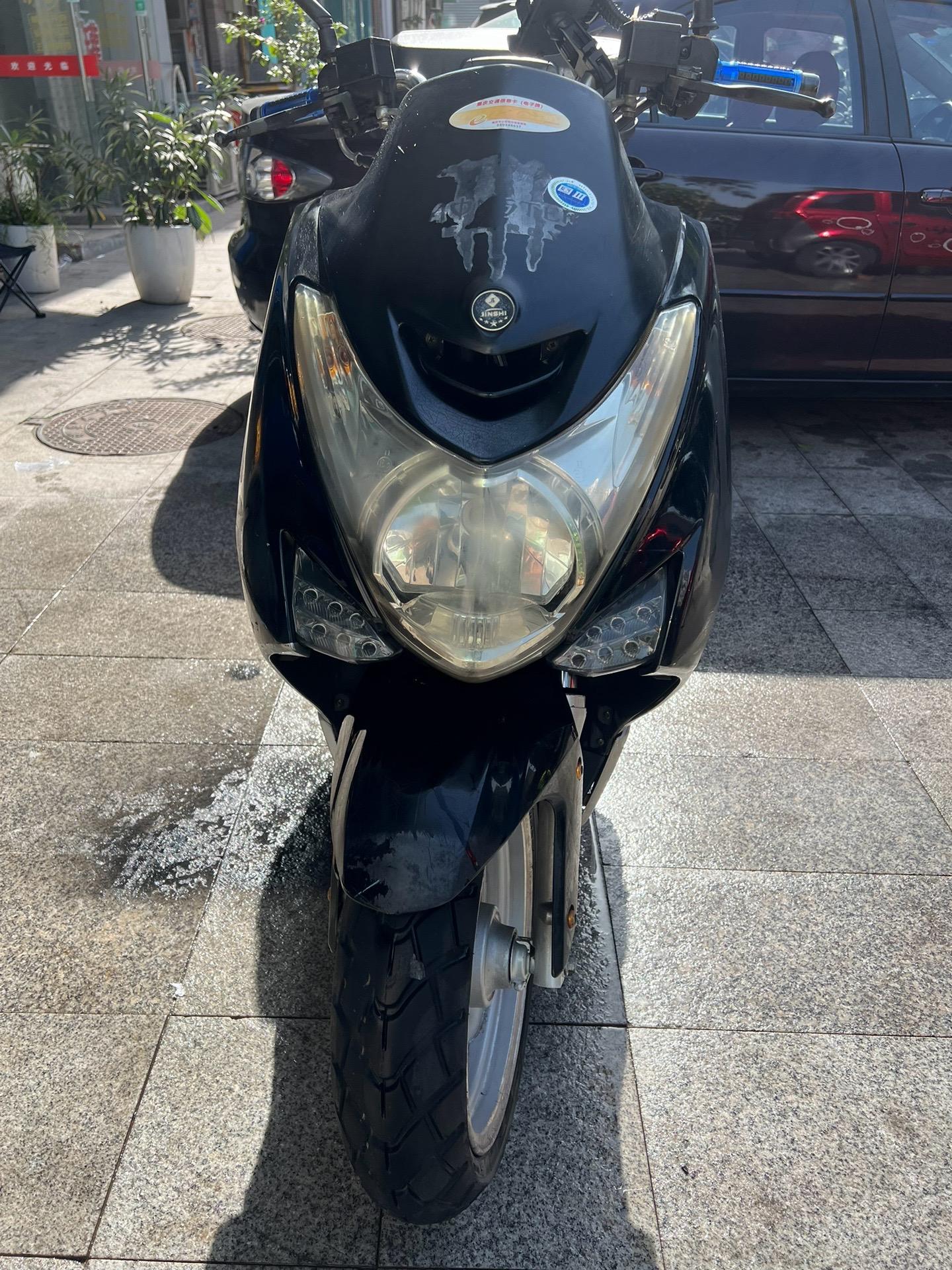 金翌牌150踏板车,加装尾箱两个手机支架,改装手把堵头,坐垫套子,手续