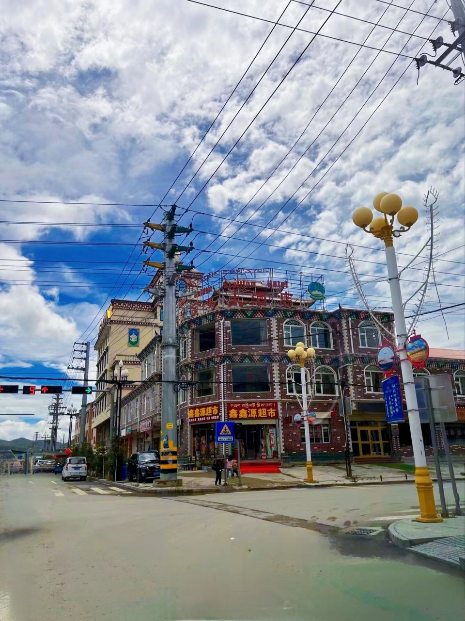 果洛州  久治县 久治县隶属青海省果洛州,地处青藏高原东部,果洛州东