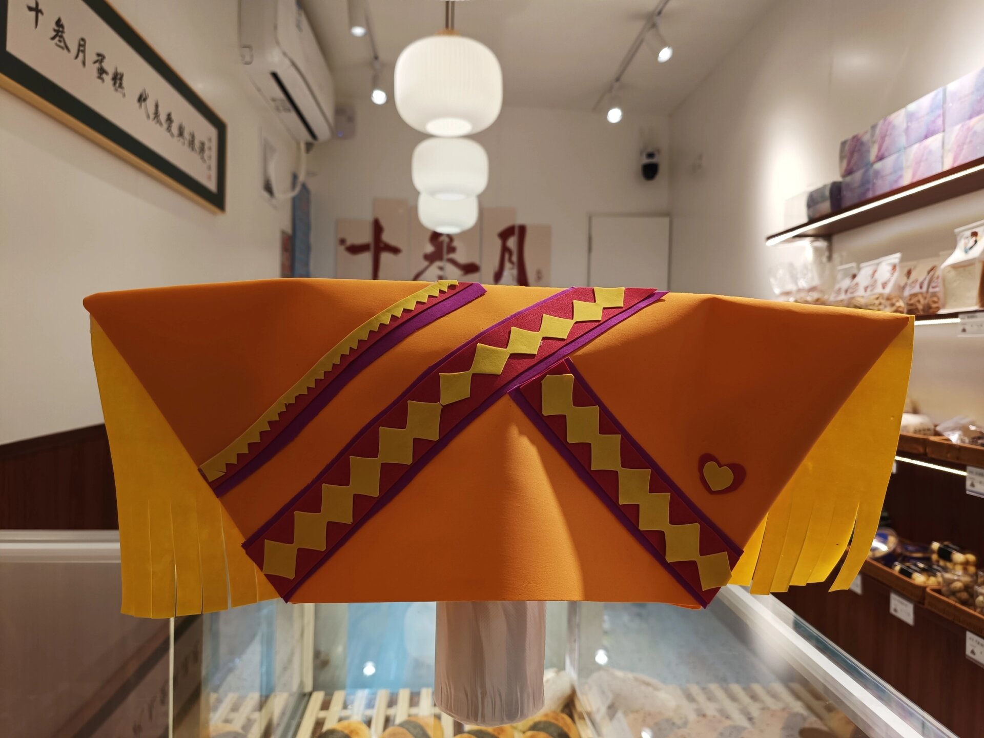 三月三手工壮族帽子 哈哈,娃在学校三月三活动的时候做了一个,活动