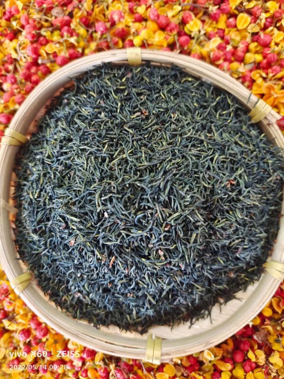 杜仲雄花 杜仲是雌雄双株的树,雄花就是杜仲雄树开的花.