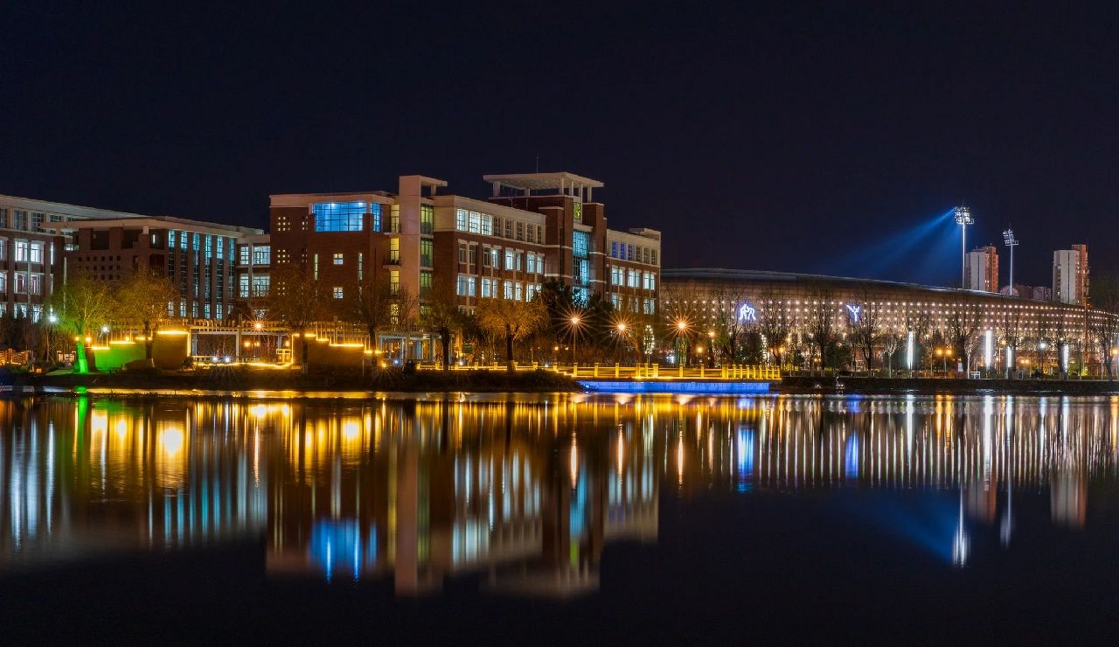 大学 老学长给你们新生发一些学校的照片康康吧,学校地处承德高新区