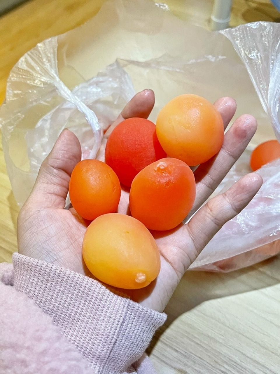 这云南金西梅千万别买…0101 今天去云南洱海玩 看到这金亮亮的