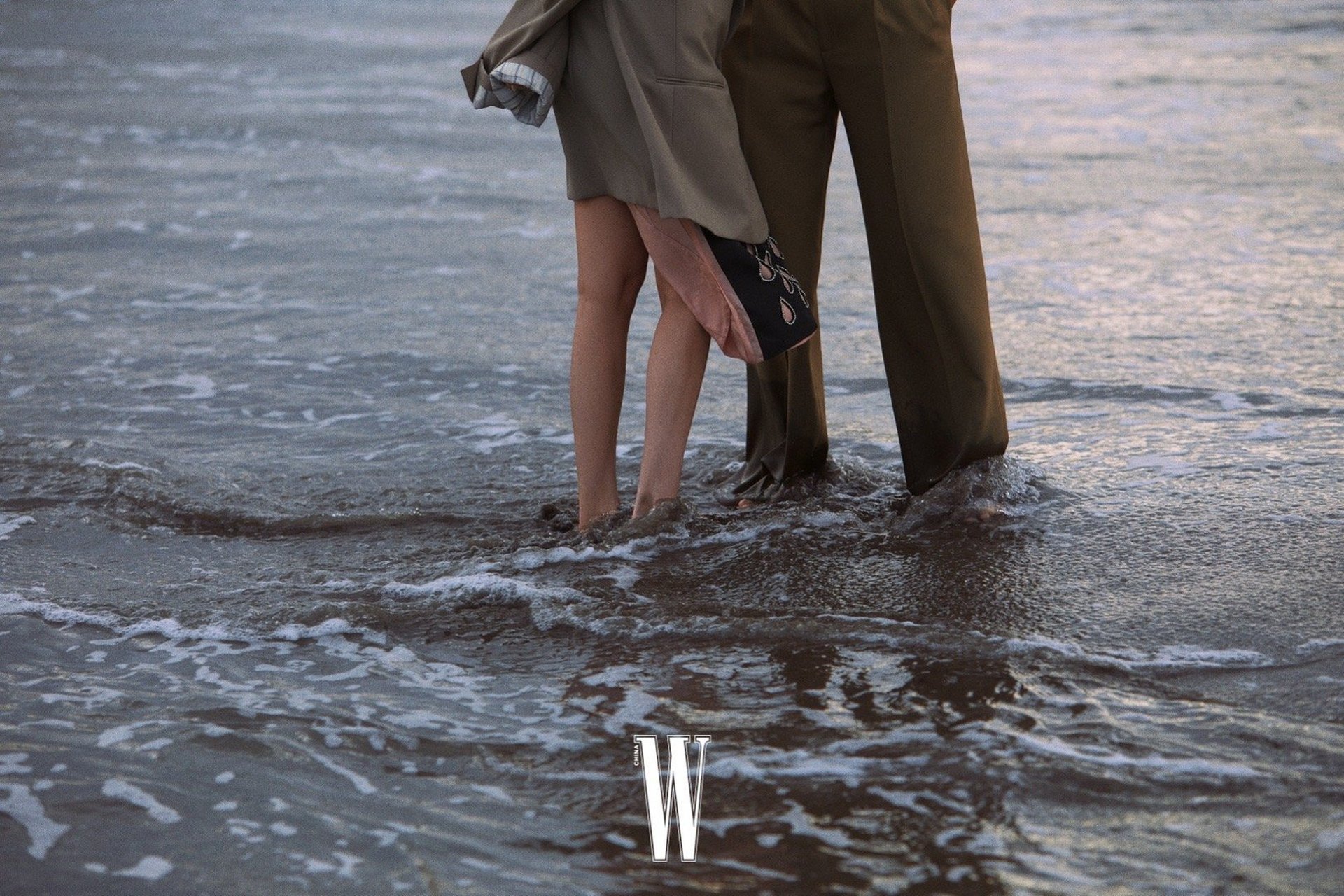 舒淇##张震# 是枝裕和镜头下的舒淇与张震 ,氛围拉满,好会拍.