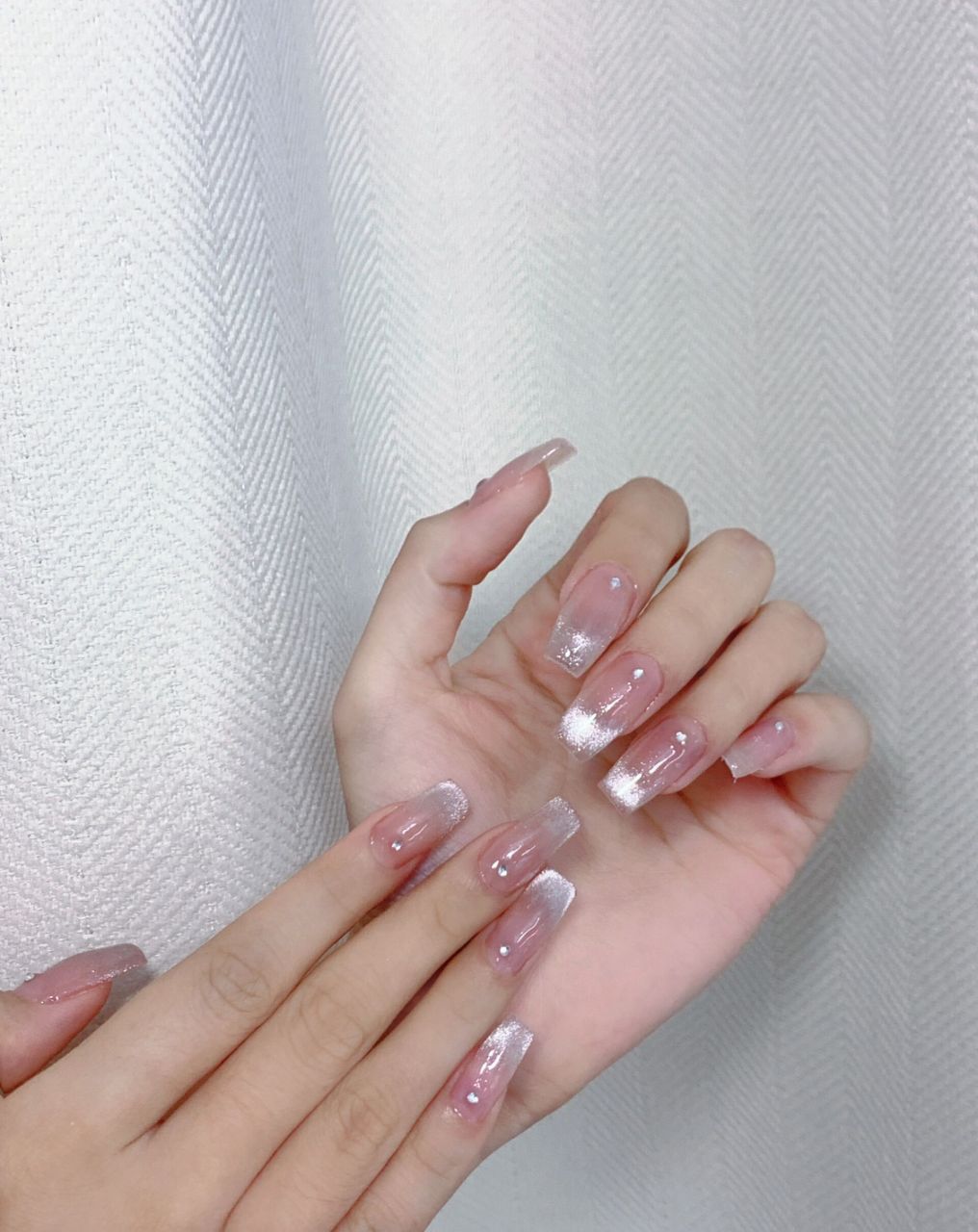 冰透法式猫眼 干净简约显白又耐看 银色猫眼巨闪无比 谁能拒绝得了