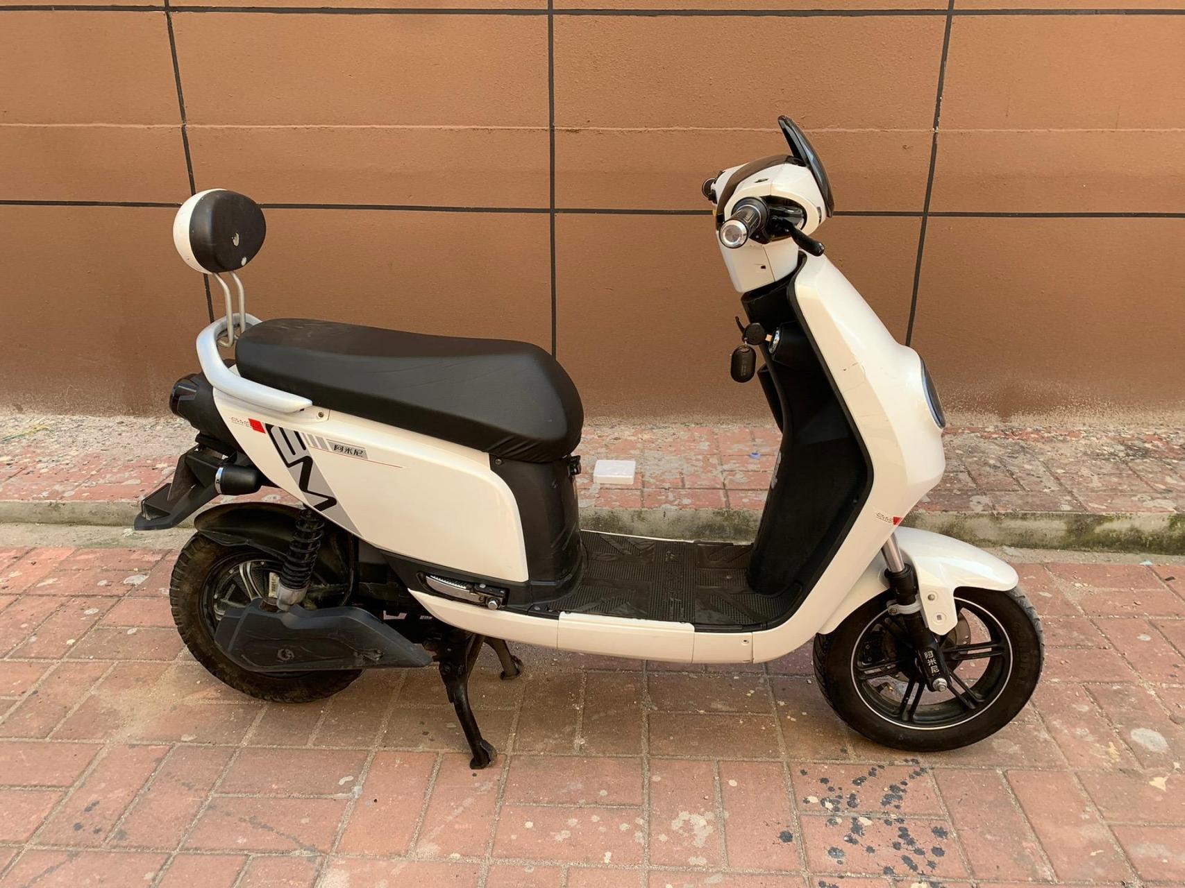 阿米尼大品牌,60-20的全新电池,续航可跑40-50公里,3档变速,能跑50来