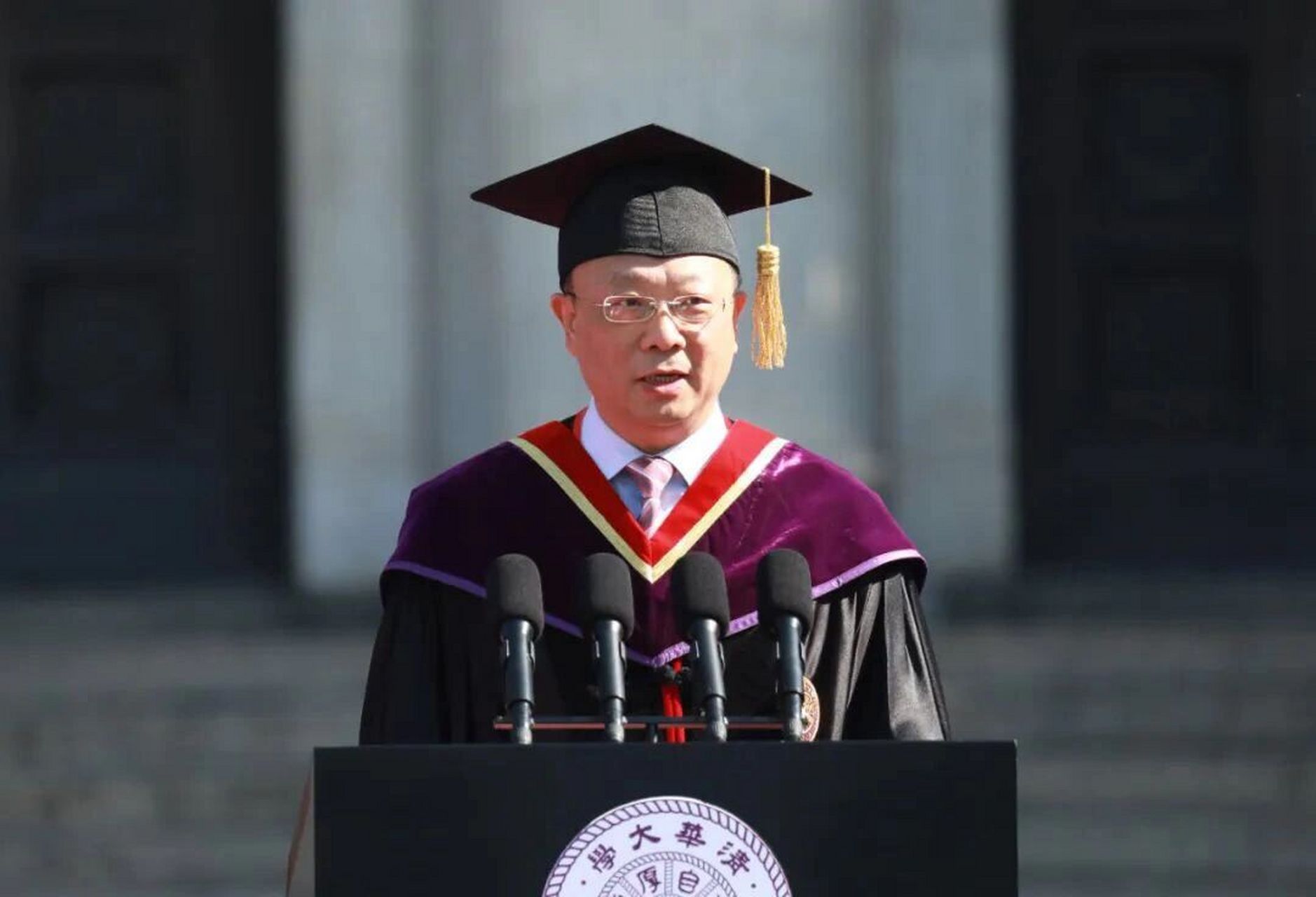 清华大学校长王希勤2022年毕业典礼演讲 亲爱的同学们,老师们: 今天