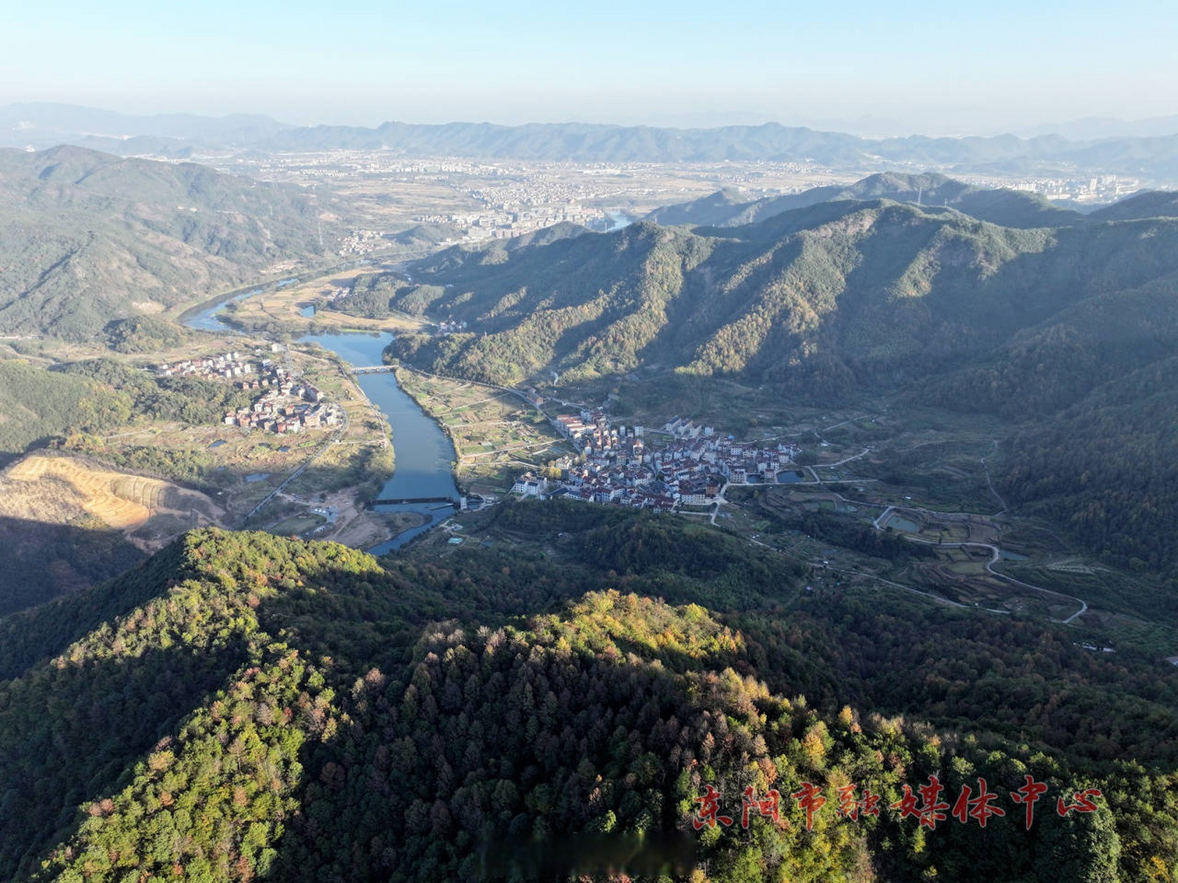 【东阳秋冬美景欣赏】近期天气晴好,东阳市画水镇南江沿岸风景秀丽