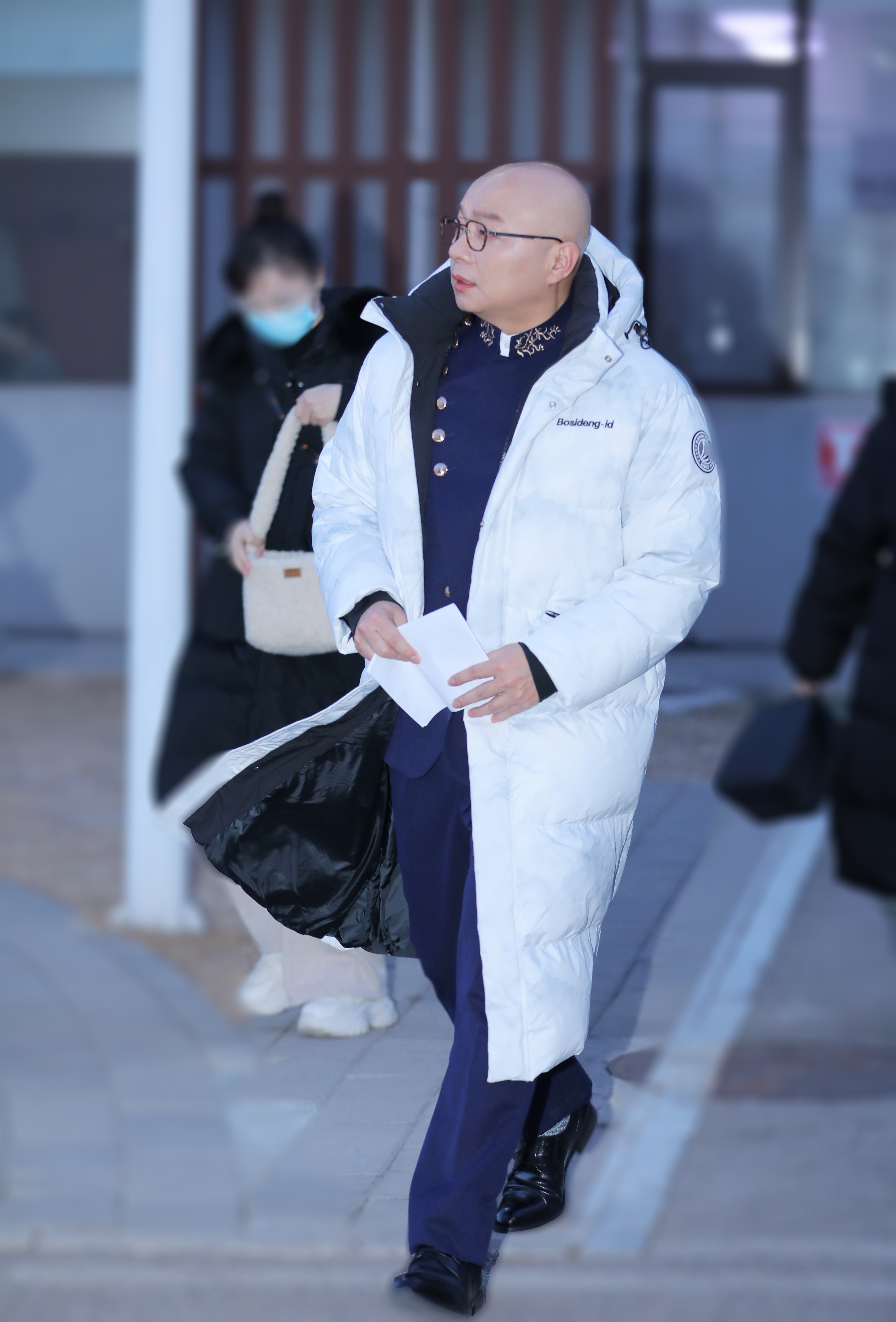 给小朋友们讲了无数好听故事的#凯叔#走出录音棚