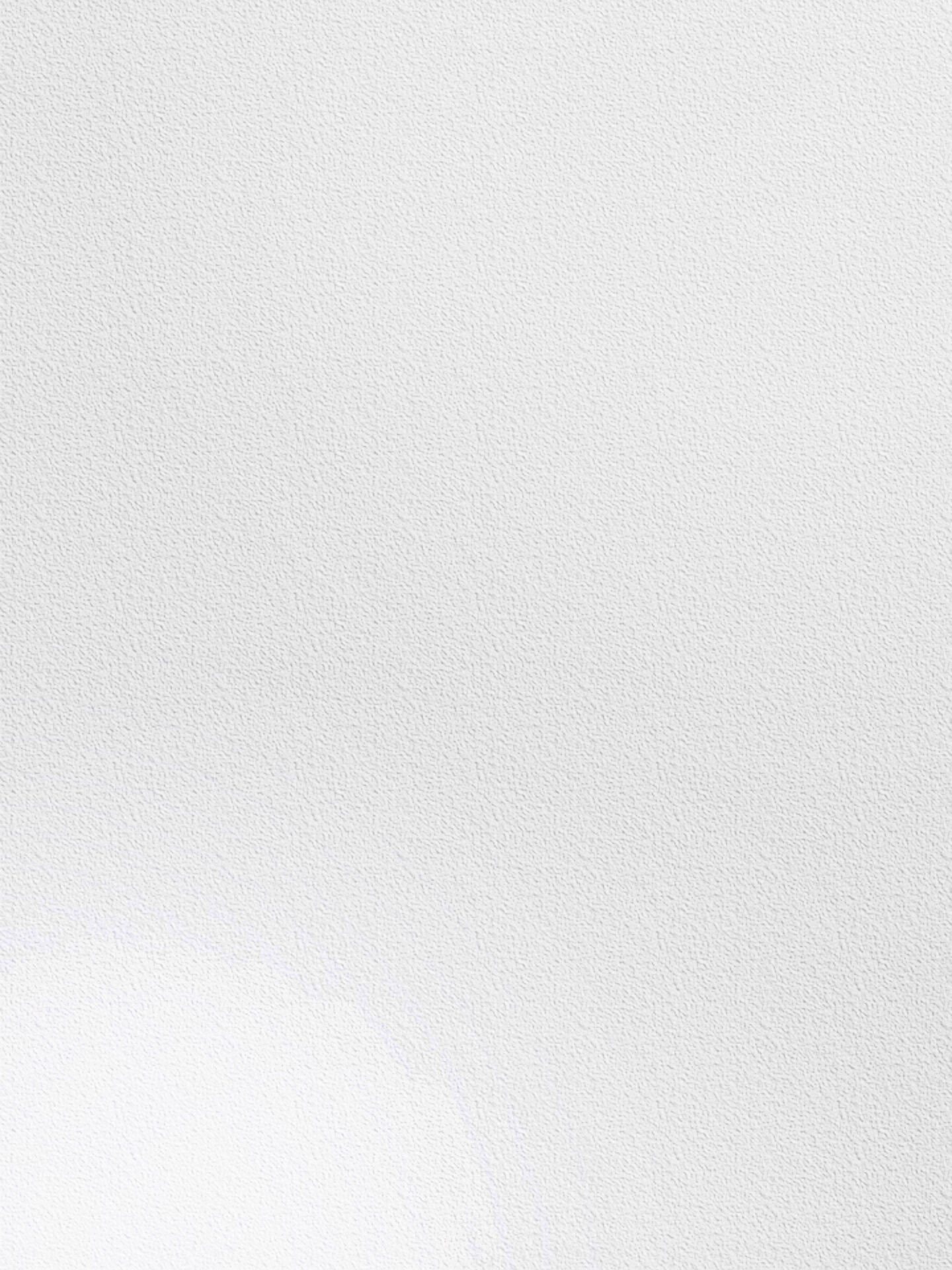 一组银白色磨砂壁纸