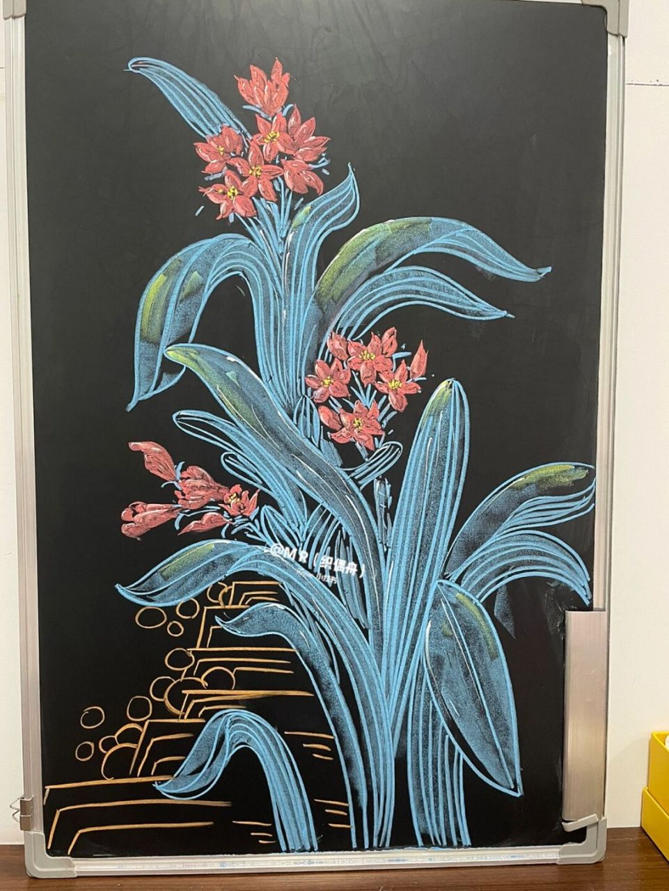 黑板报素材# #黑板报# #兰花# #粉笔画黑板#  #小红书自带滤镜# #花