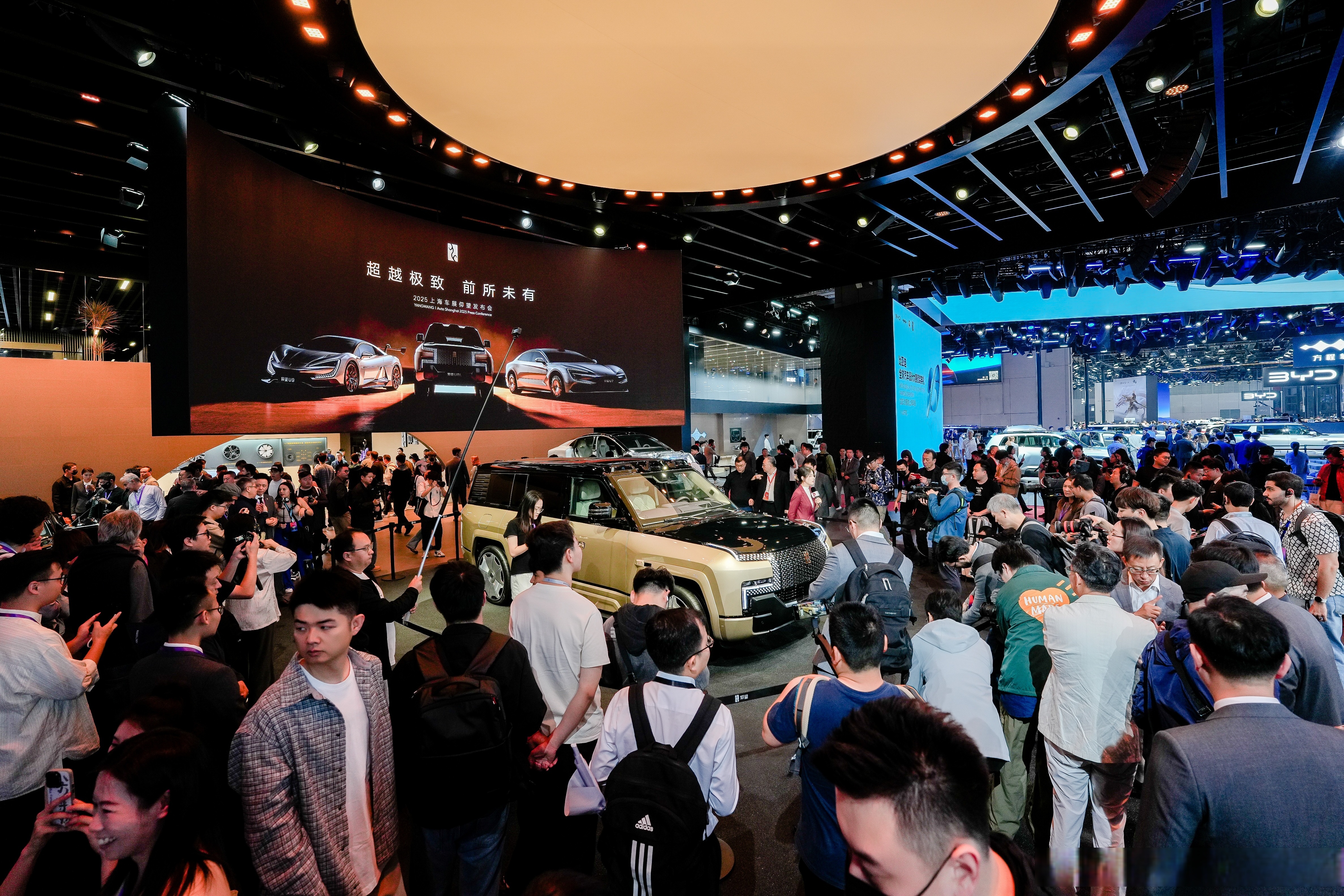 2025上海车展仰望u8l首发亮相, 拥有同级主流suv中最长的车身尺寸,最