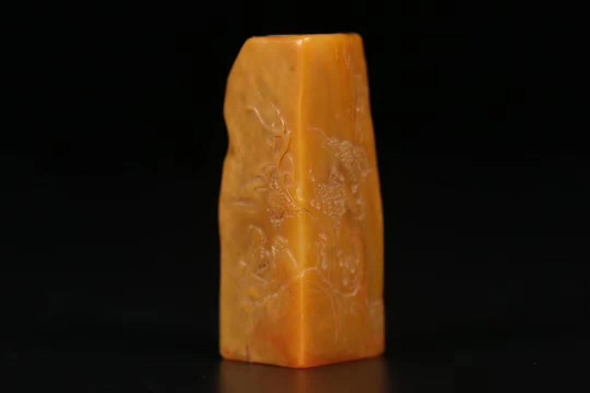 清末时期的寿山田黄山水人物故事印章一对,不仅承载了匠人的精湛技艺