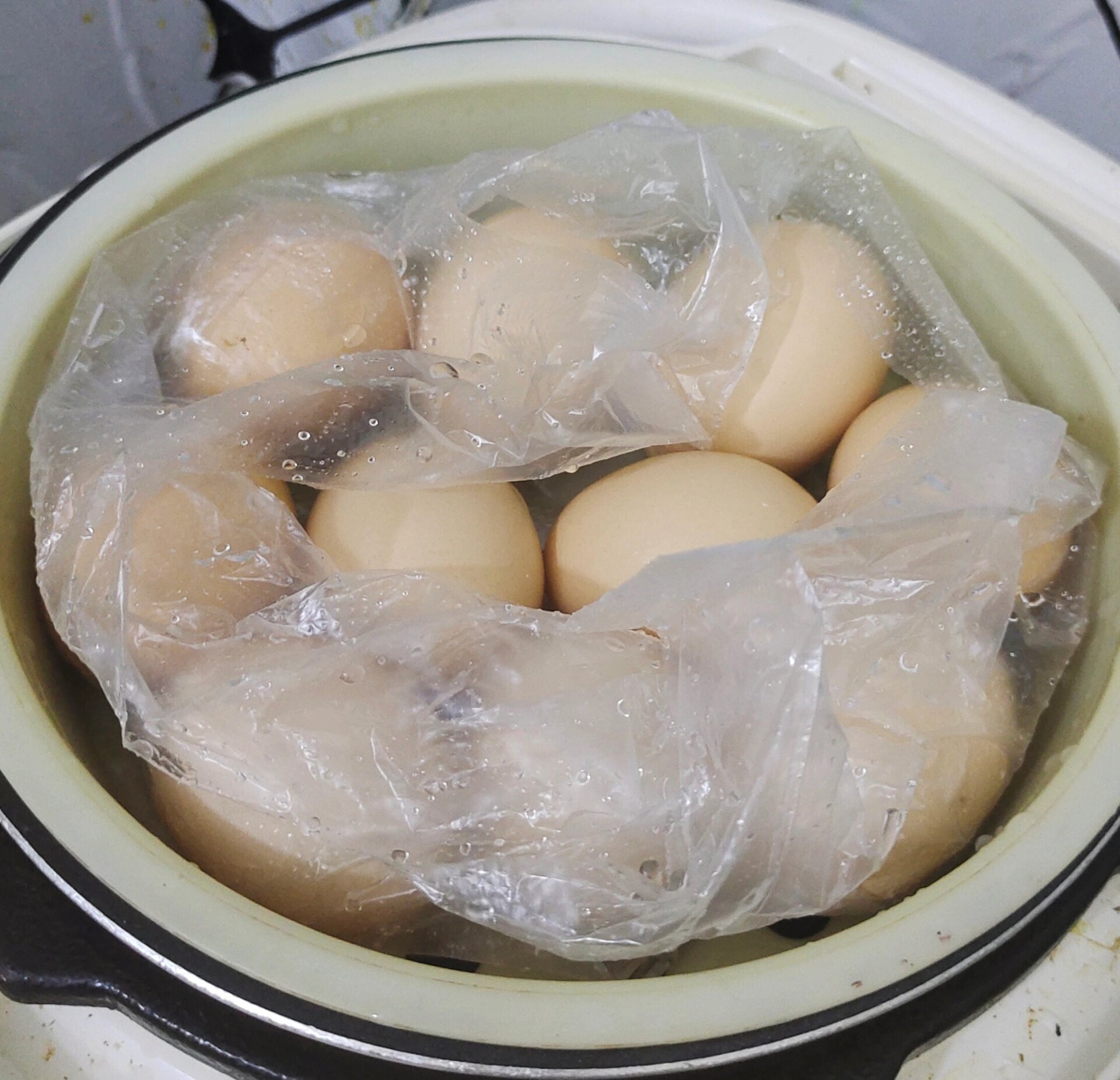 教大家如何用电饭煲快捷煮鸡蛋 哈哈哈我这样用好久了,就是煮粥煮饭的