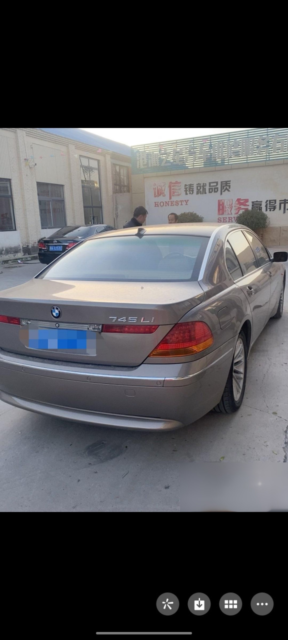 02年经典宝马745,八缸,发动机非常暴躁给油就翘头,五门电吸门,电动