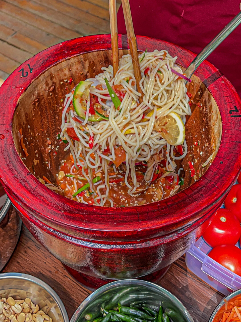 重庆这家舂米线真的是第一次吃,酸辣凉爽,配料满满,真的绝～ #一人食