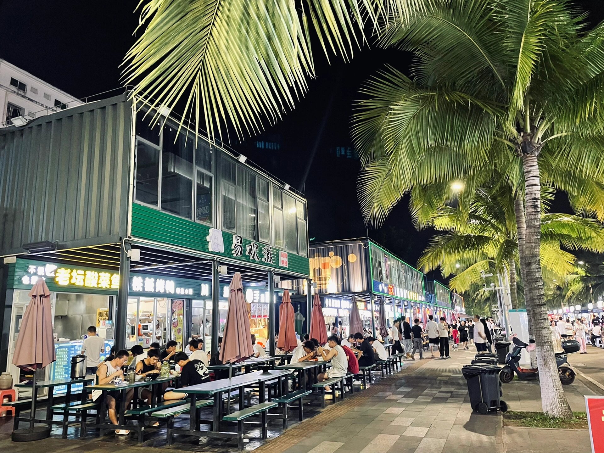 海口这个大学门口的小吃街吃三个月能不重样 桂林洋的盒子夜市也太好