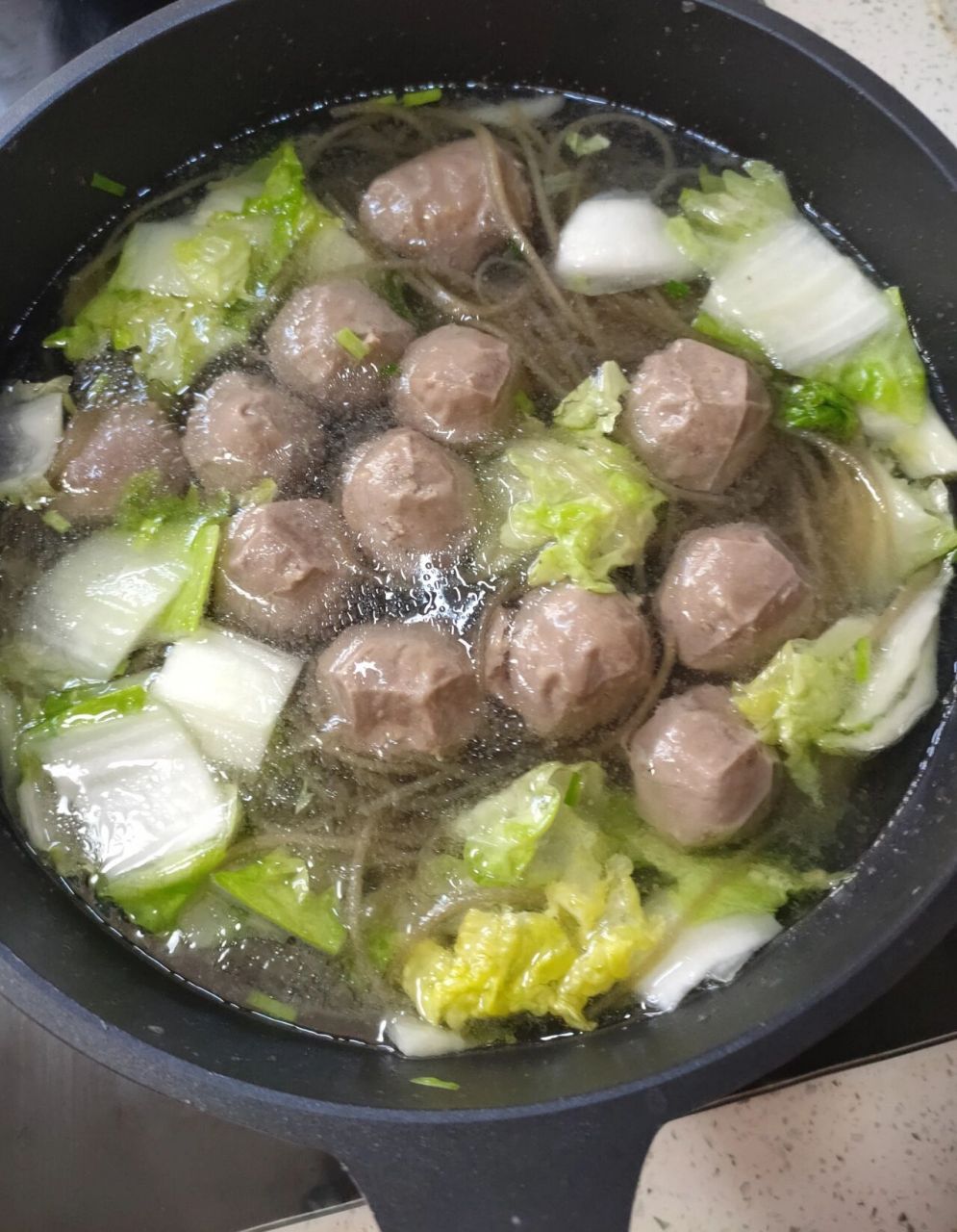 小朋友翻牌较高的 红薯粉牛肉丸煲 牛肉丸白菜红薯粉煲 粉条吸满了鲜