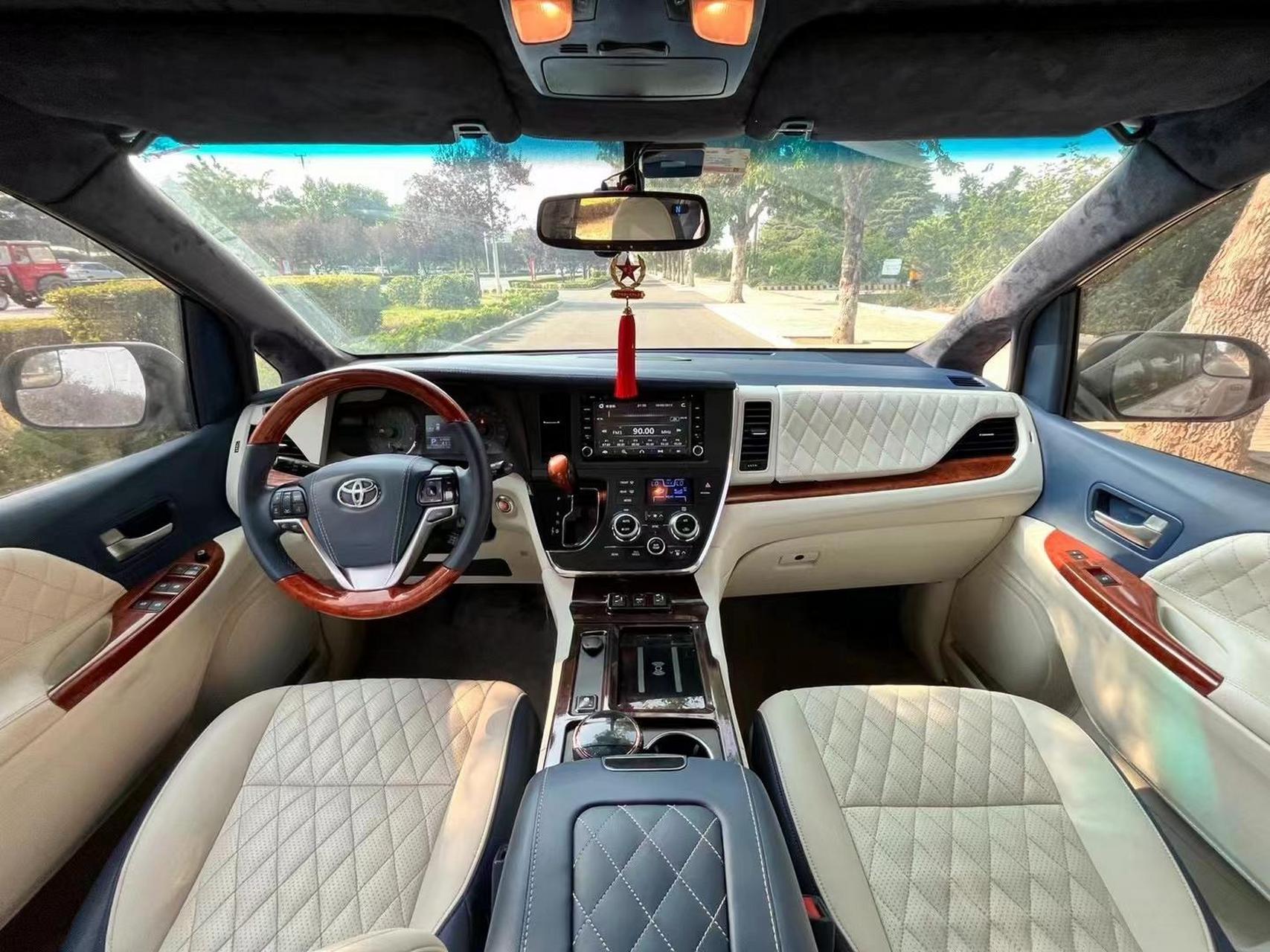 5高配埃尔法同款发动机,7座,配置丰富 :前排真皮电动座椅,升级航空