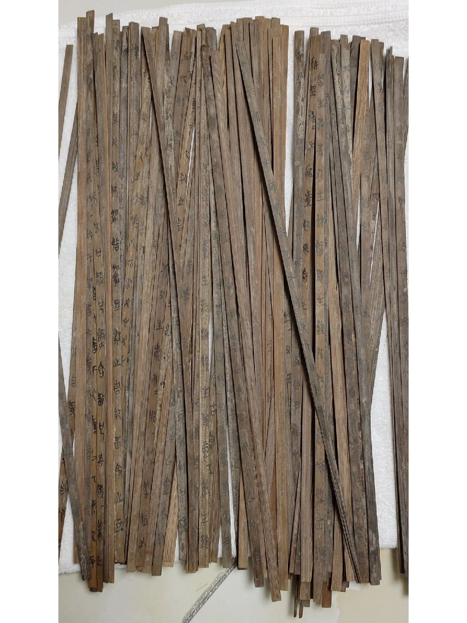 汉代竹简个人收藏喜欢的可以一起交流 在古代社会,竹简是重要的文字