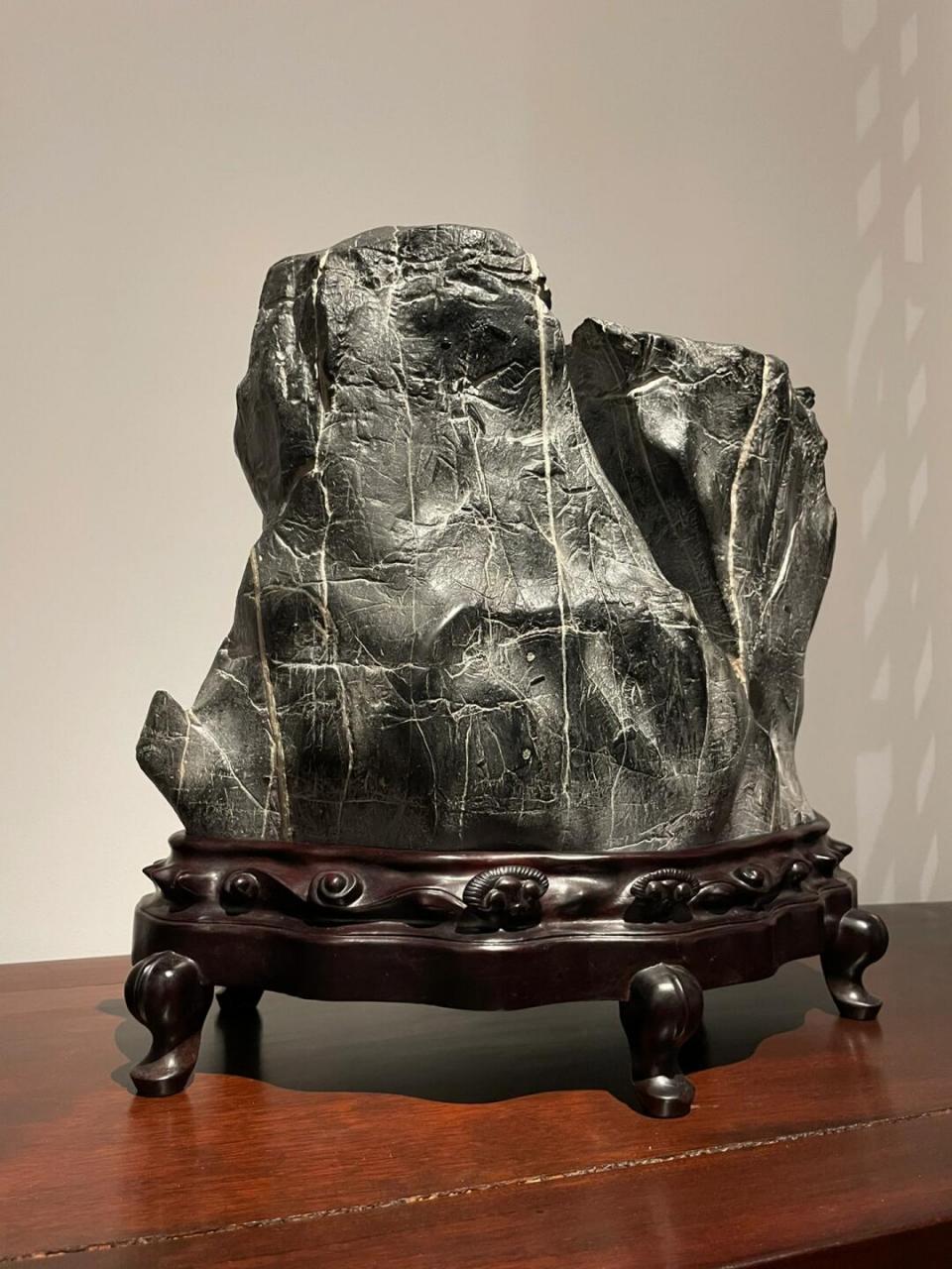 这款灵璧文人石案头山形石,绝对是你的不二之选!