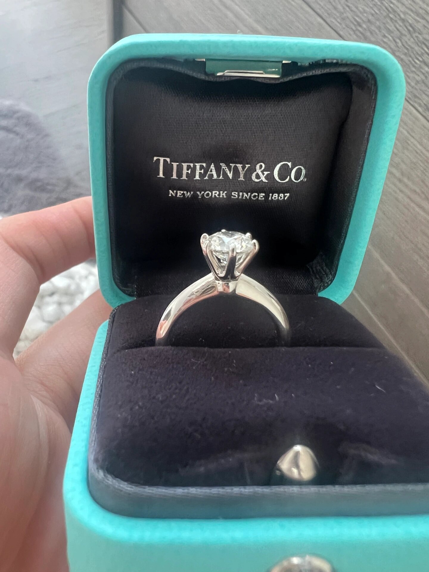 tiffany1克拉钻戒图片