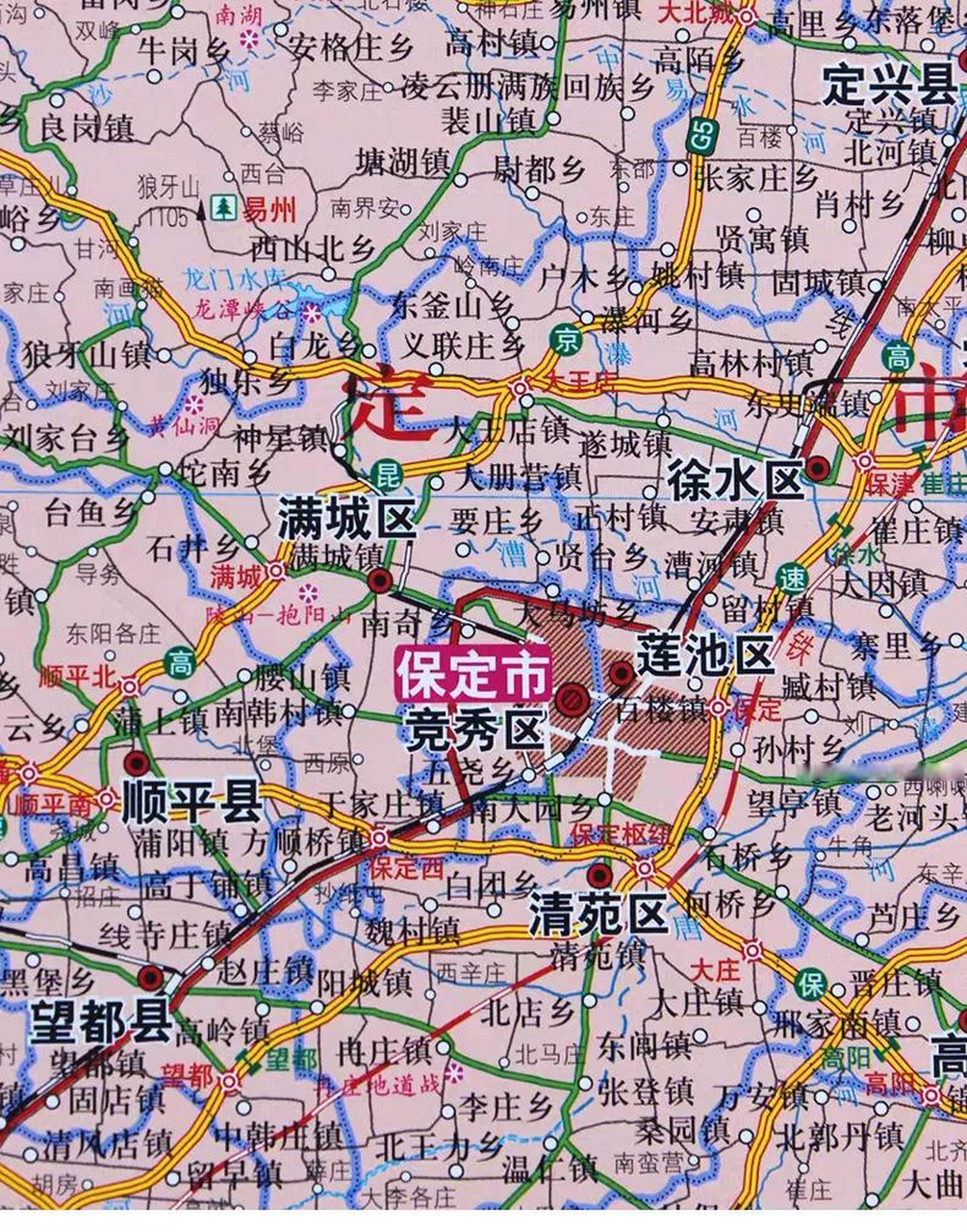 从保定市到北京天津的距离一样,构成了一个等边三角形,当地人称为京津