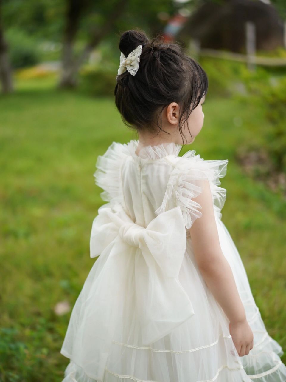 小圆头扎丸子头好喜欢 #骗你生女儿# #女宝宝穿搭# #女童穿搭# #女童