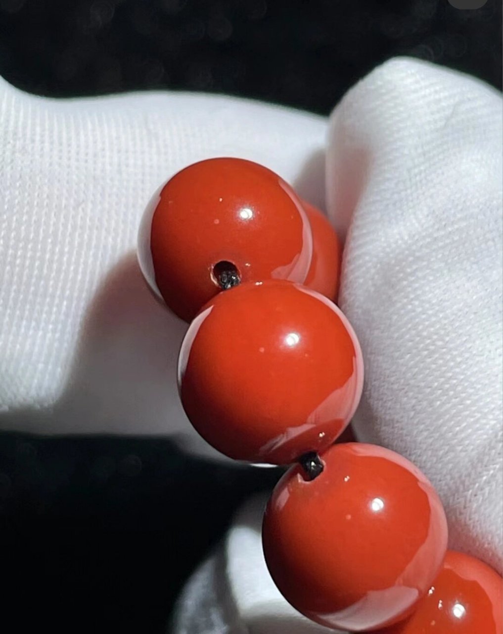 关于烤色南红 玛瑙烤色,放大看表皮会有明显的火劫纹,或如毛细血管,或