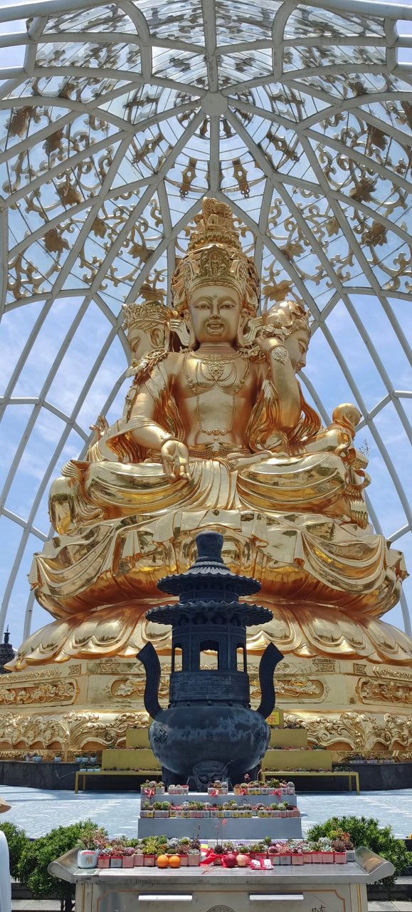 大华兴寺,四面观音 坐落于广东省深圳市盐田区东部华侨城旅游景点内