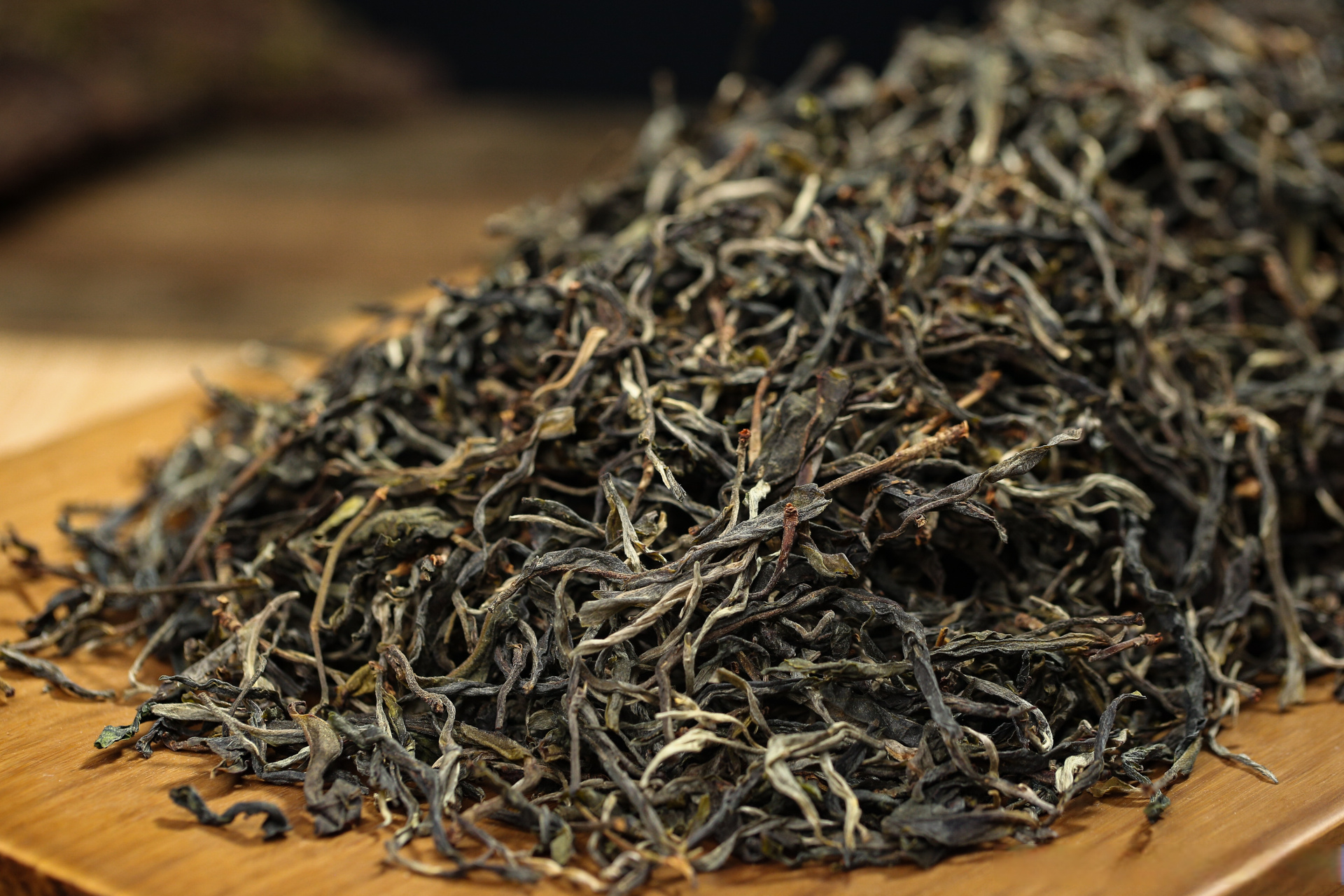 小勐峨,媲美勐库东西半山 以香气闻名,号称藤条茶之王 条索肥壮柔韧