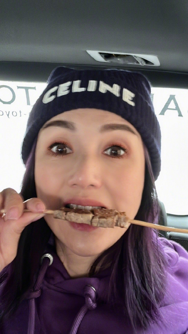 杨千嬅紫发#杨千嬅曾说紫色代表自己的倔强,每个人都有自己喜欢的