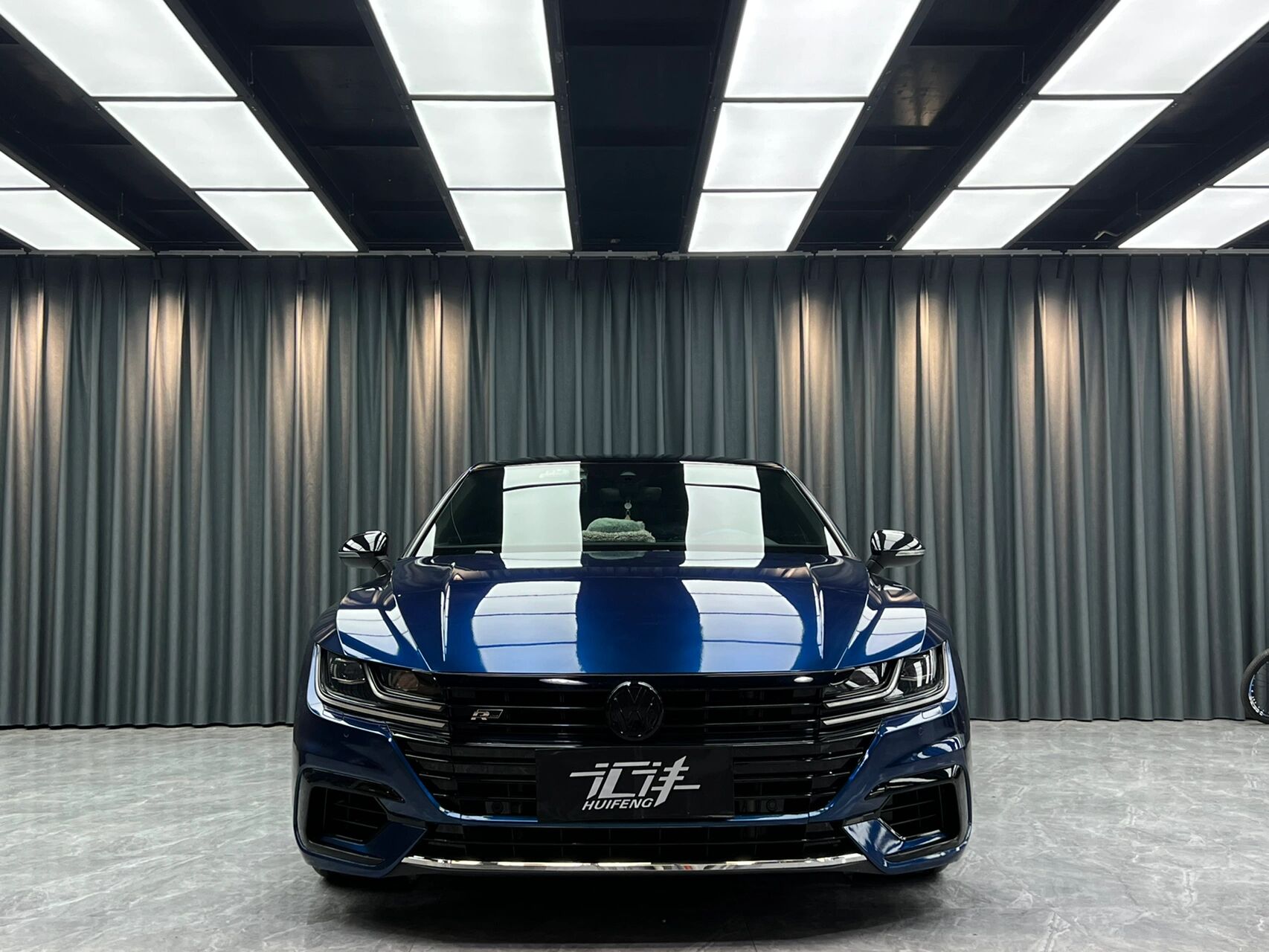 大众cc改色膜暗夜蓝    这款蓝色比较深一些 简约 大气 稳重 而不失色